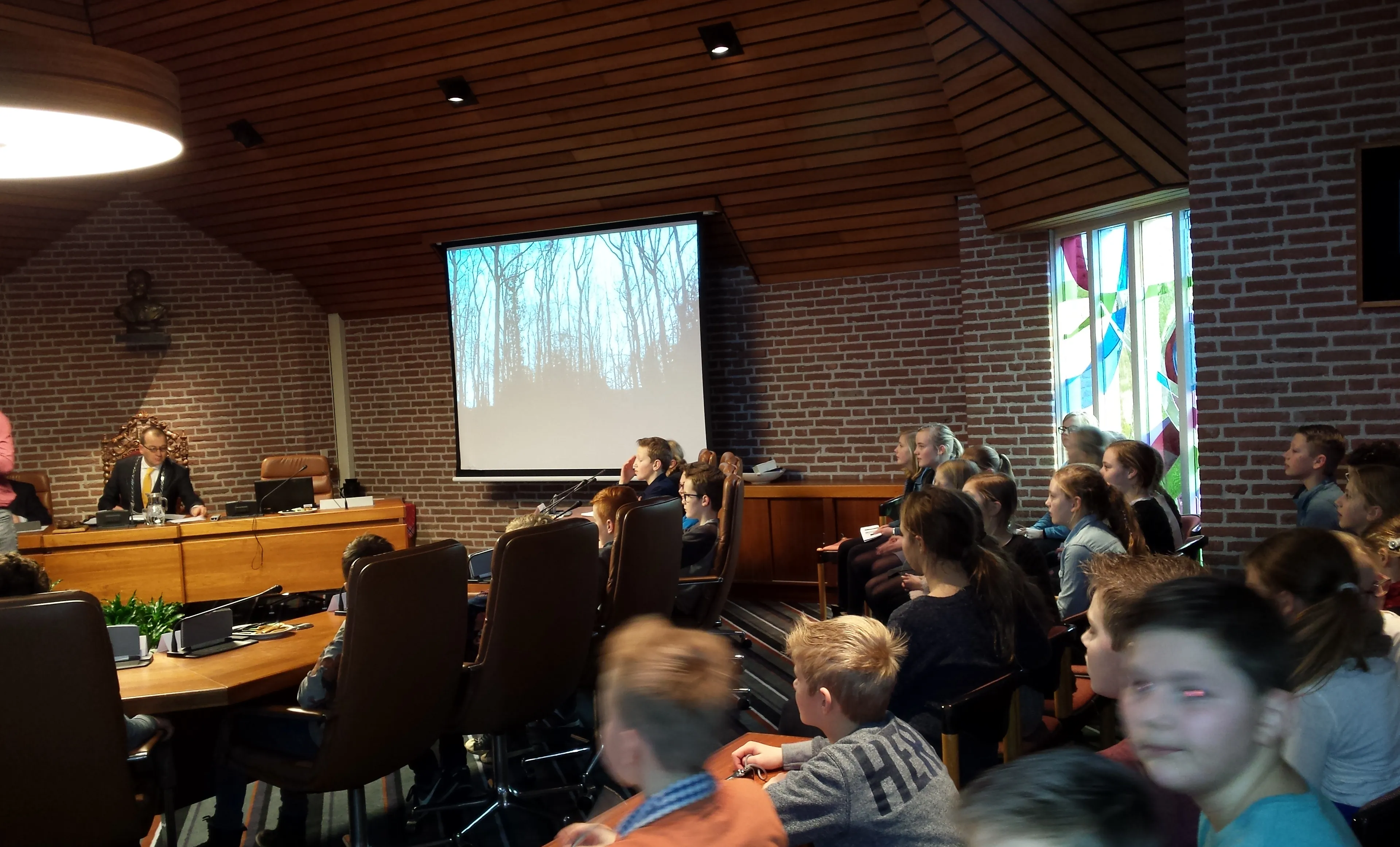 Leerlingen basisscholen gaan in debat met college in 2016