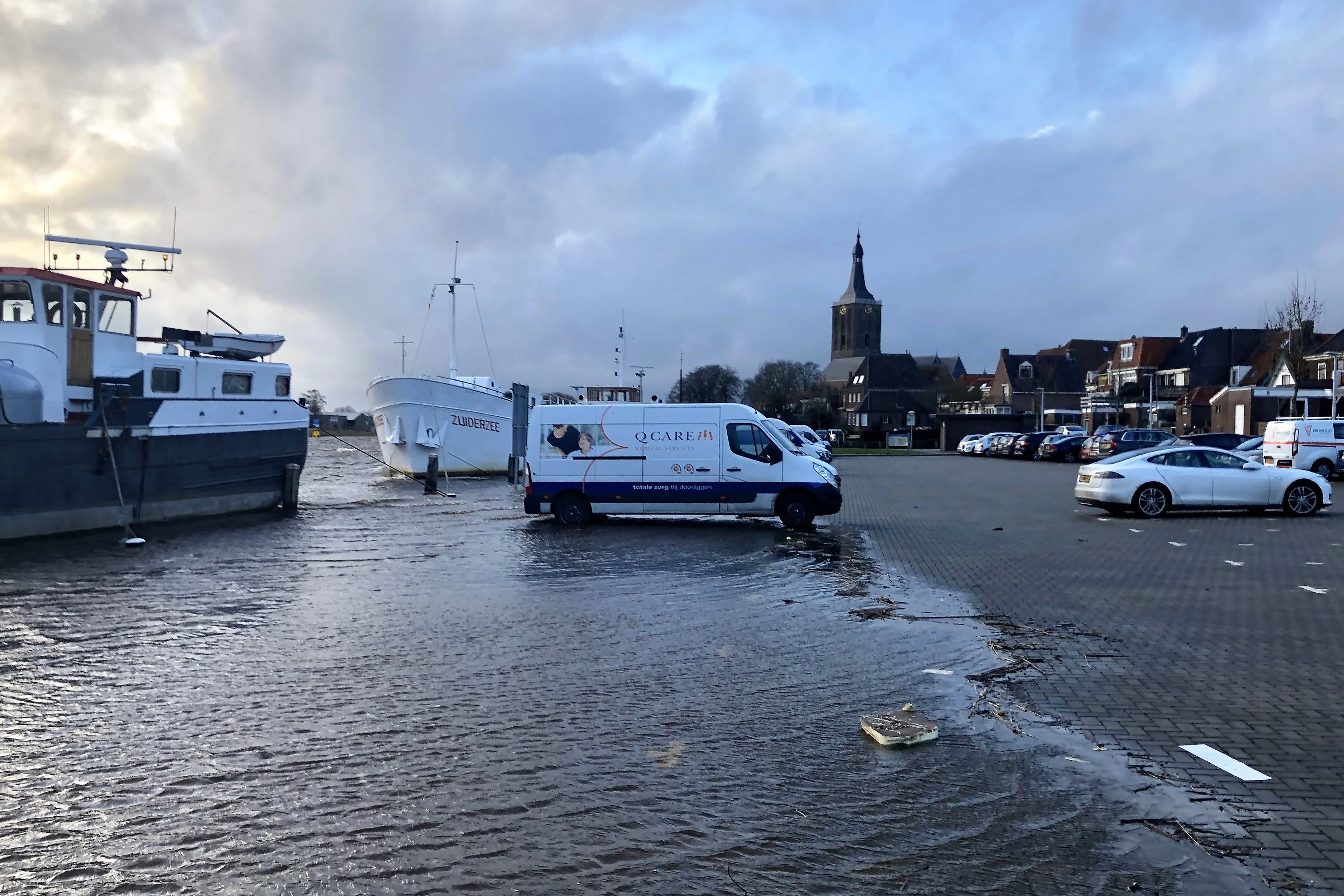 Gemalen draaien op volle toeren, hoogwater bij Hasselt