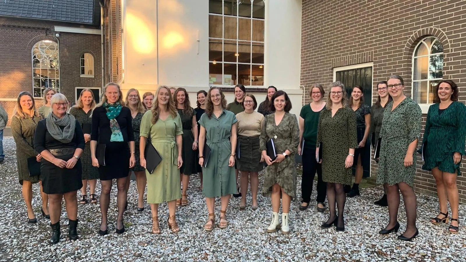 Lokaal Chenánja koor bij Zangavond naar de Zondag