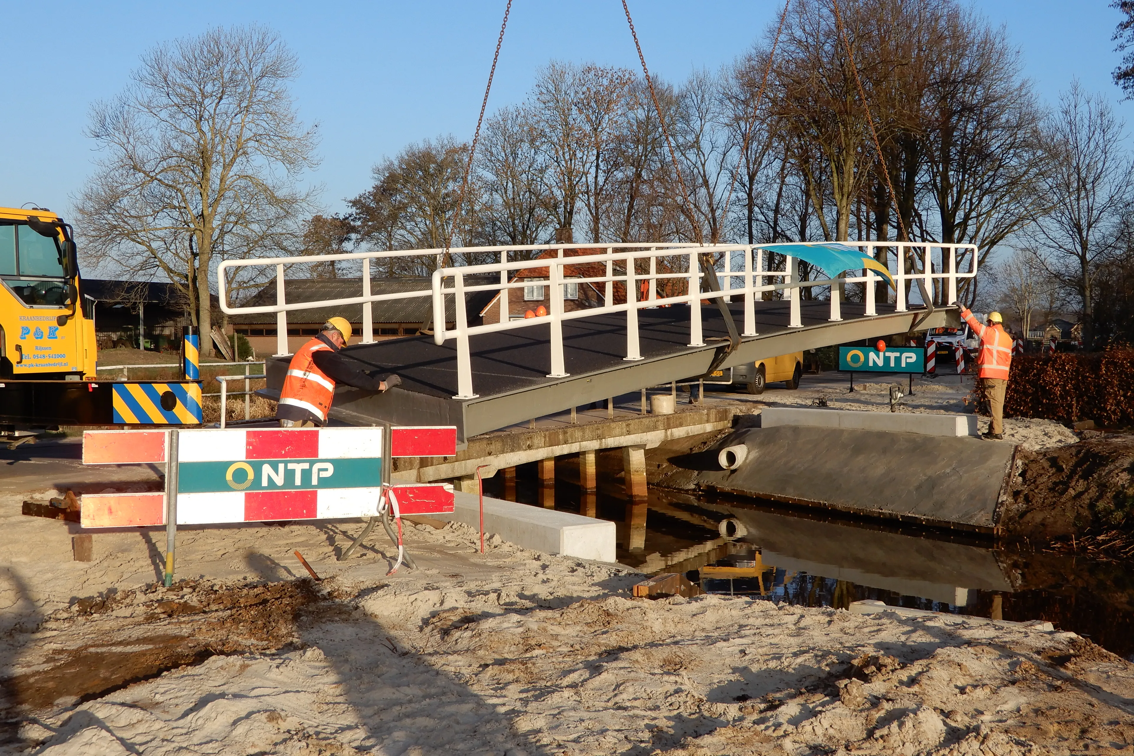 plaatsing brug fietspad punthorst 2