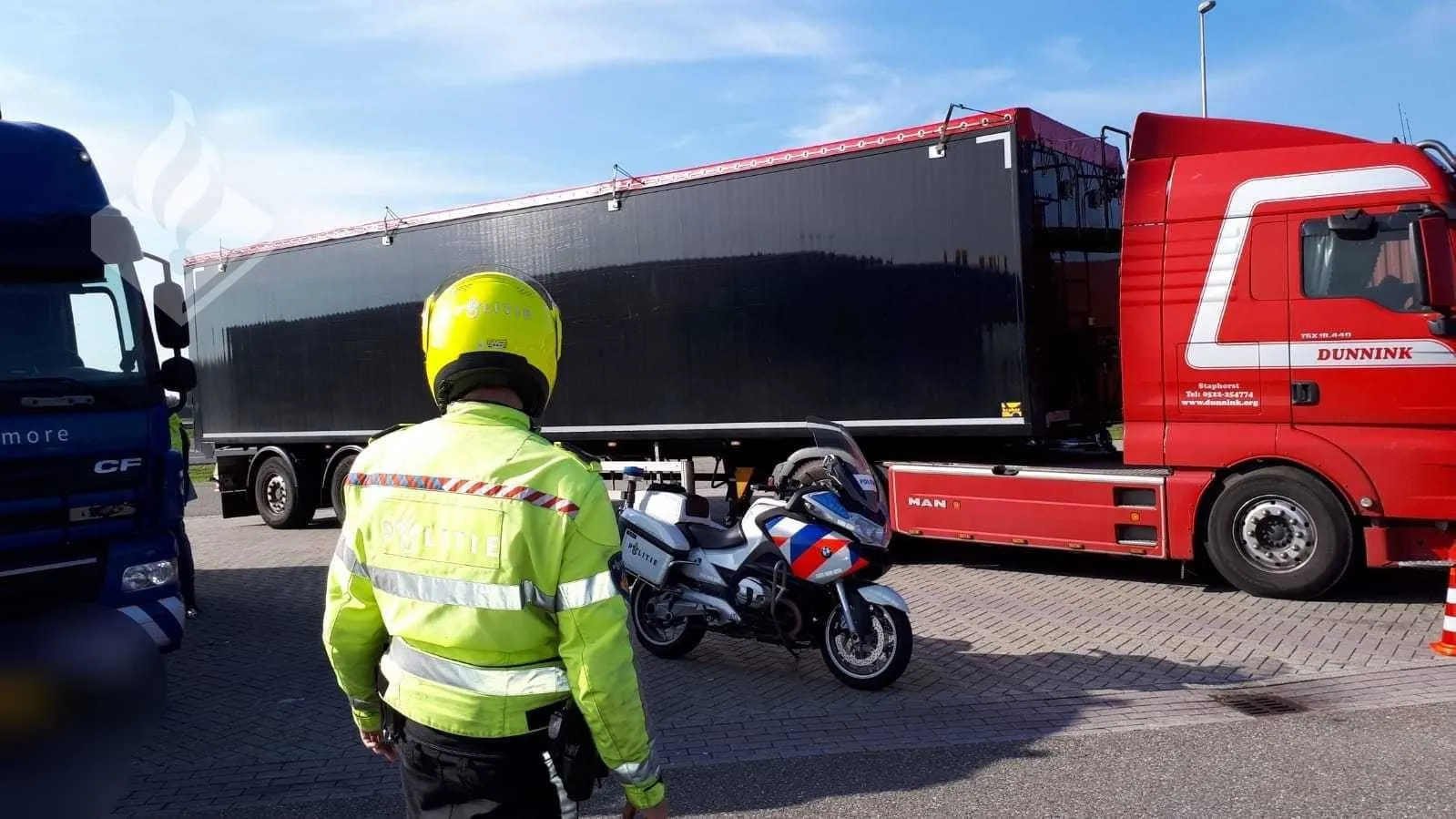politiecontrole vrachtwagens politie staphorst