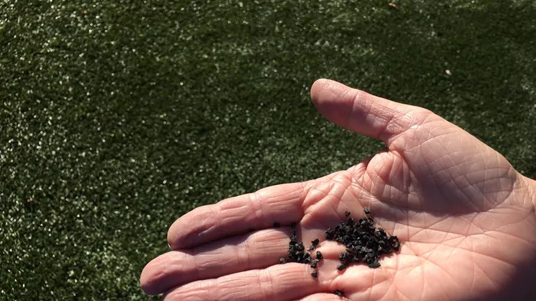 rubberen korrels in kunstgras mogelijk gevaarlijk1