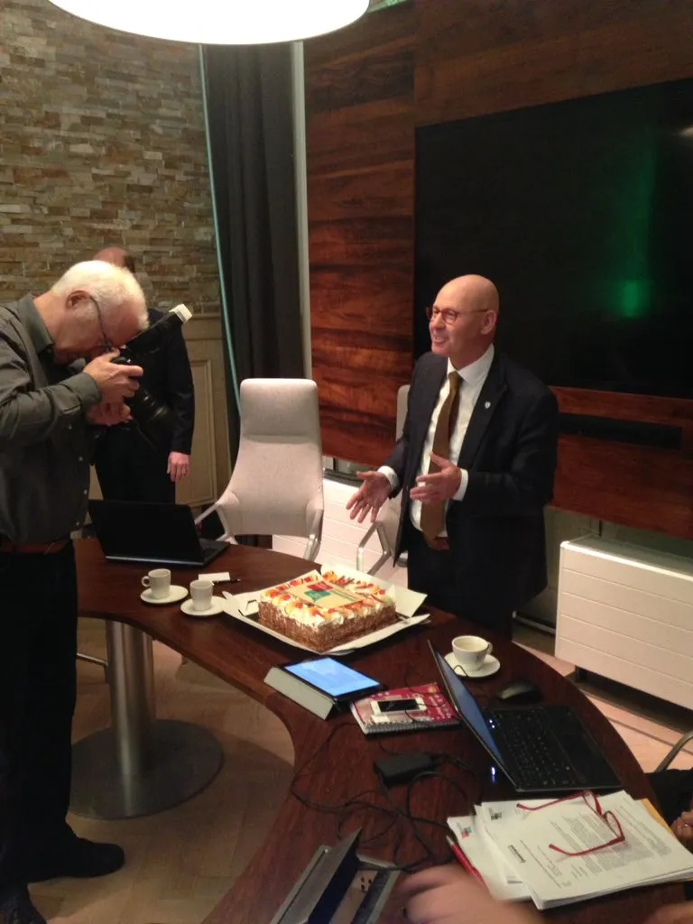 taart vanwege ondertekening gemeenschappelijke regeling omgevingsdienst ijsselland mark boumans