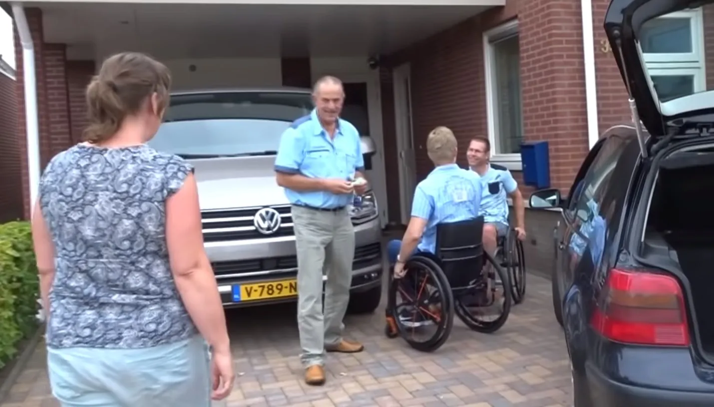 vlogger dennie jager op bezoek bij evert bloemert