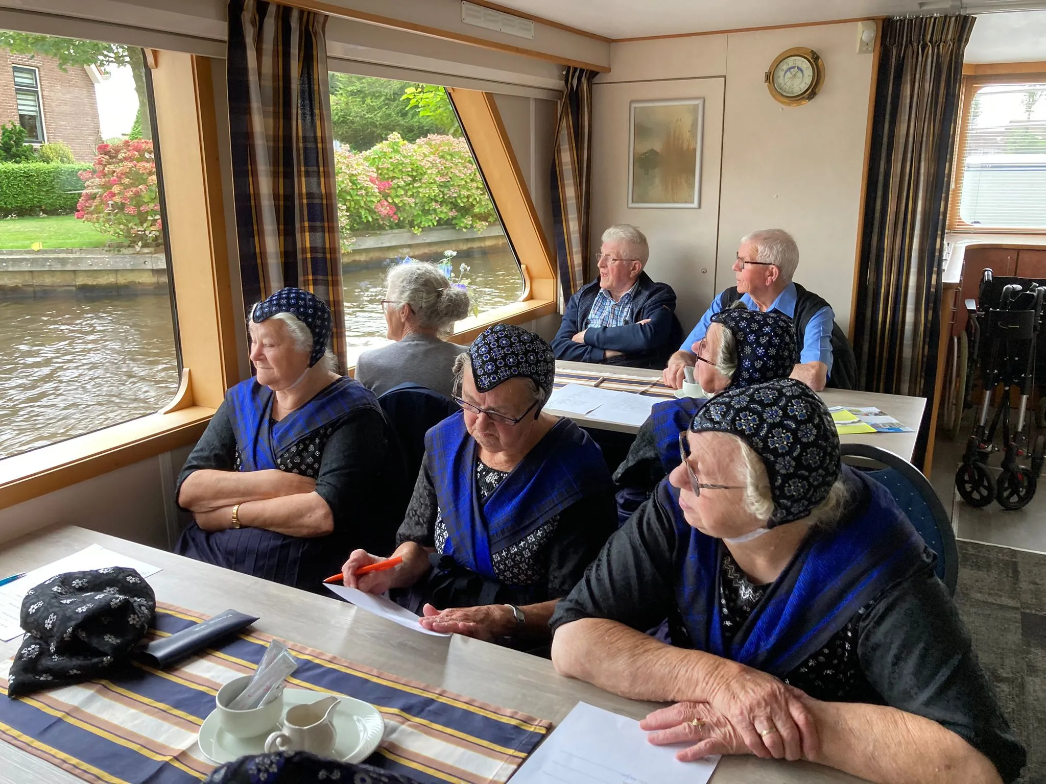 Zonnebloem op bootreis door Weerribben vanuit Kalenberg