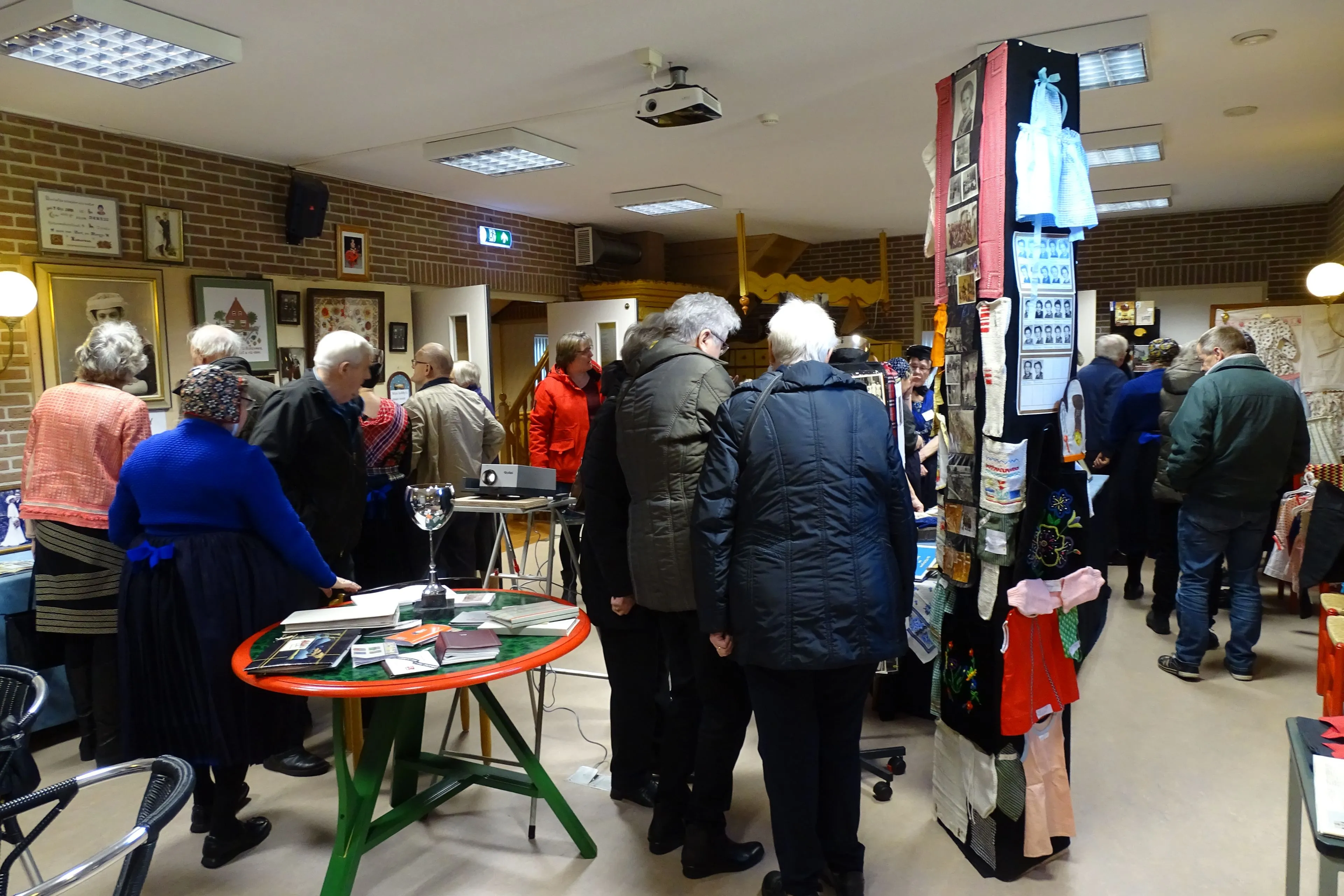 De eindejaarsexpositie 2024 in ’t Koetshuus is ingericht