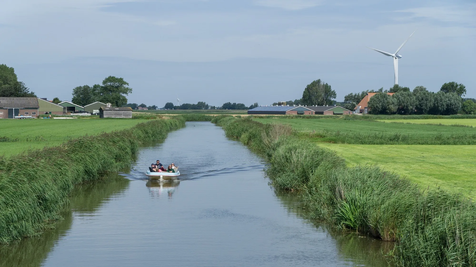 Witmarsum_bootje-in-sloot_zomer