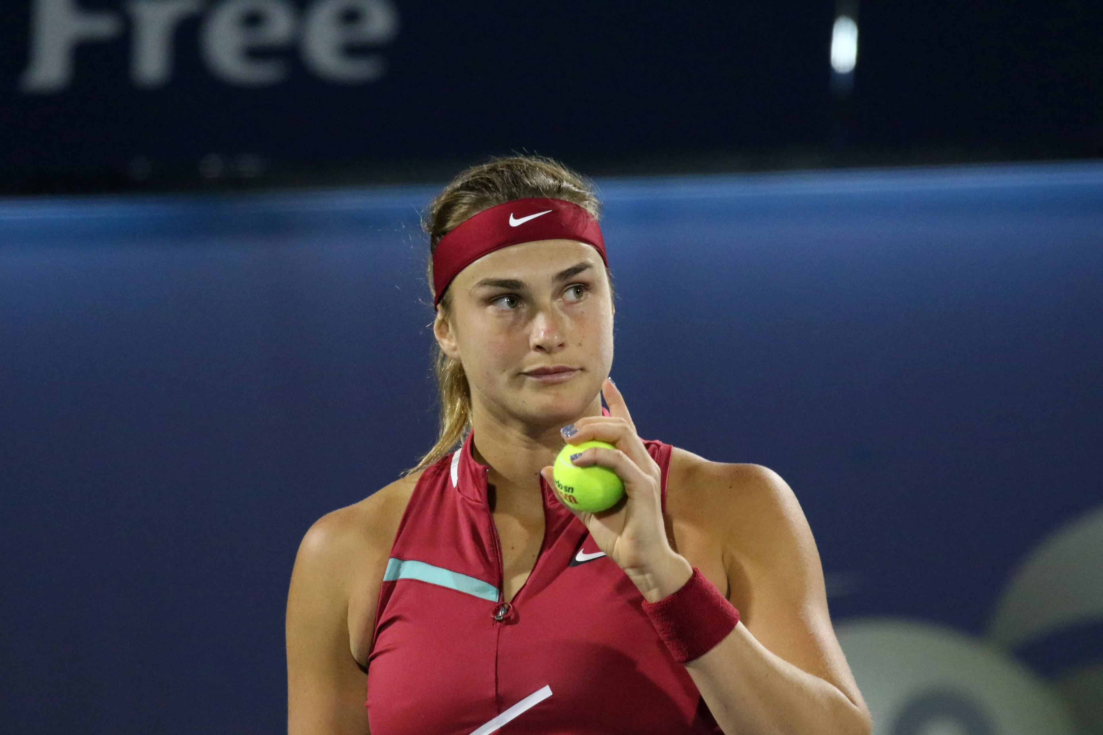 "I'm not trying to chase her" - Sabalenka on Swiatek ahead of 2023