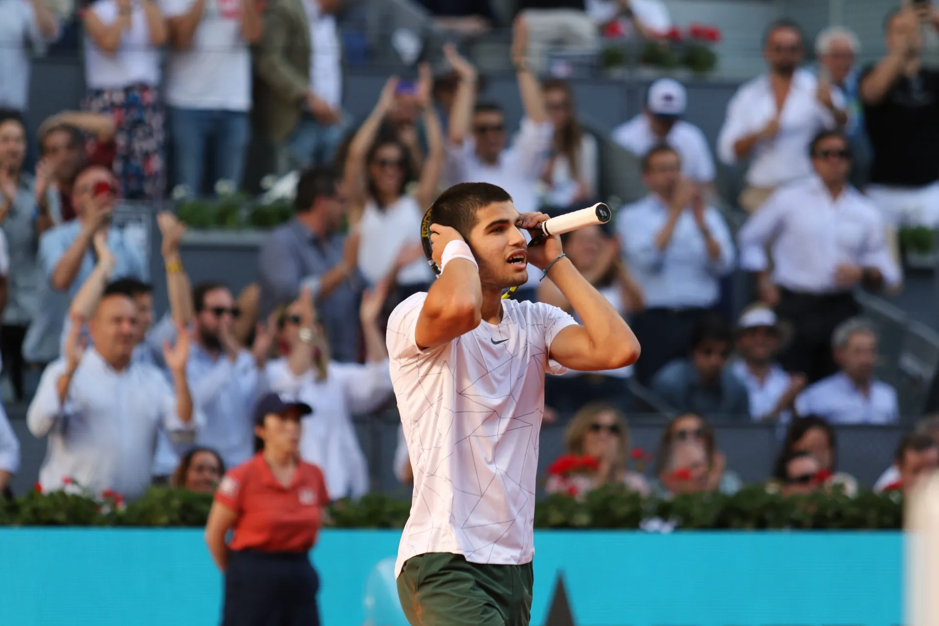 WATCH: Carlos Alcaraz leaks his 2022 Roland Garros outfit