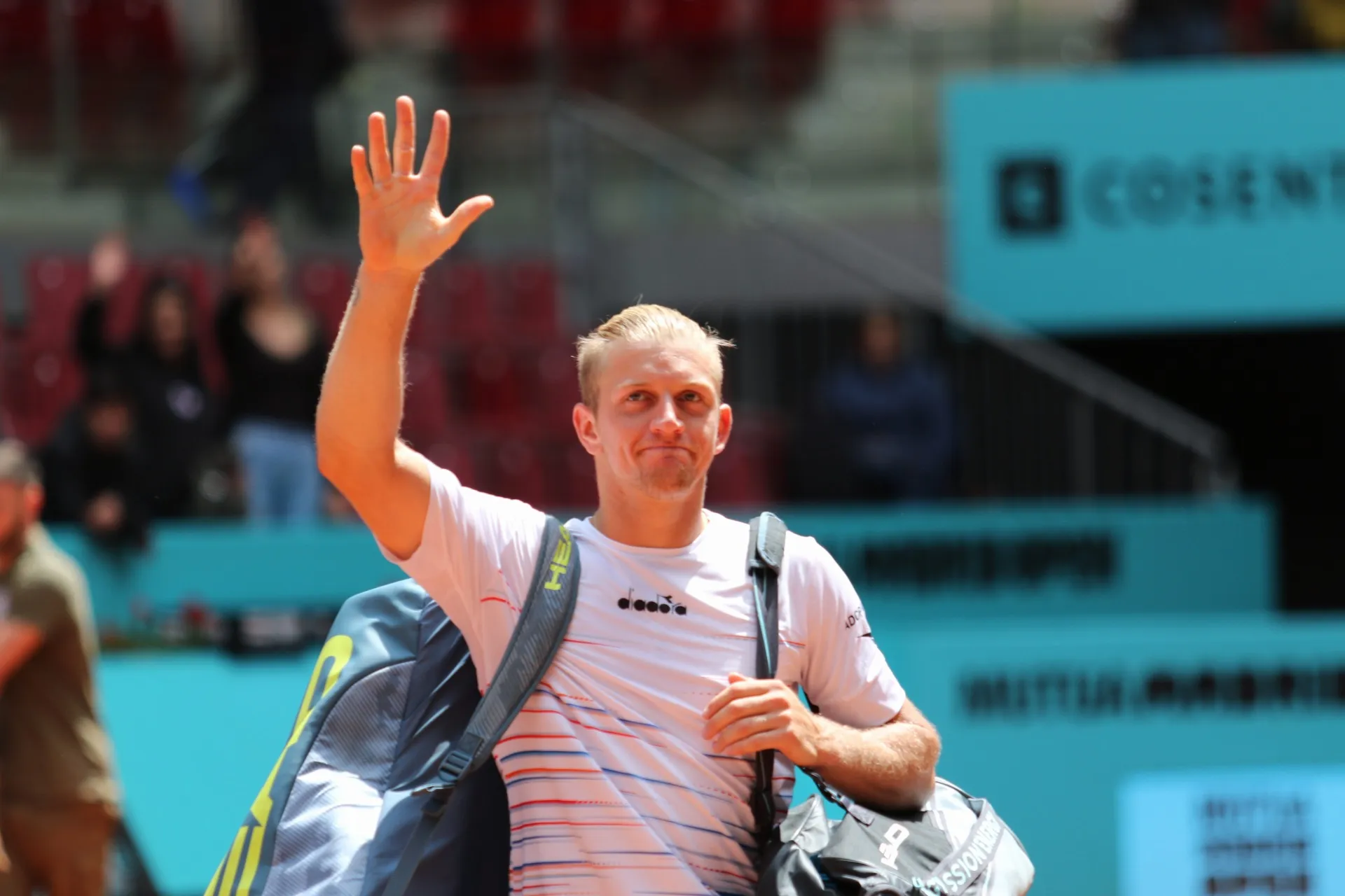 WATCH: Davidovich Fokina showboats with a tweener on match point, loses next 8 points