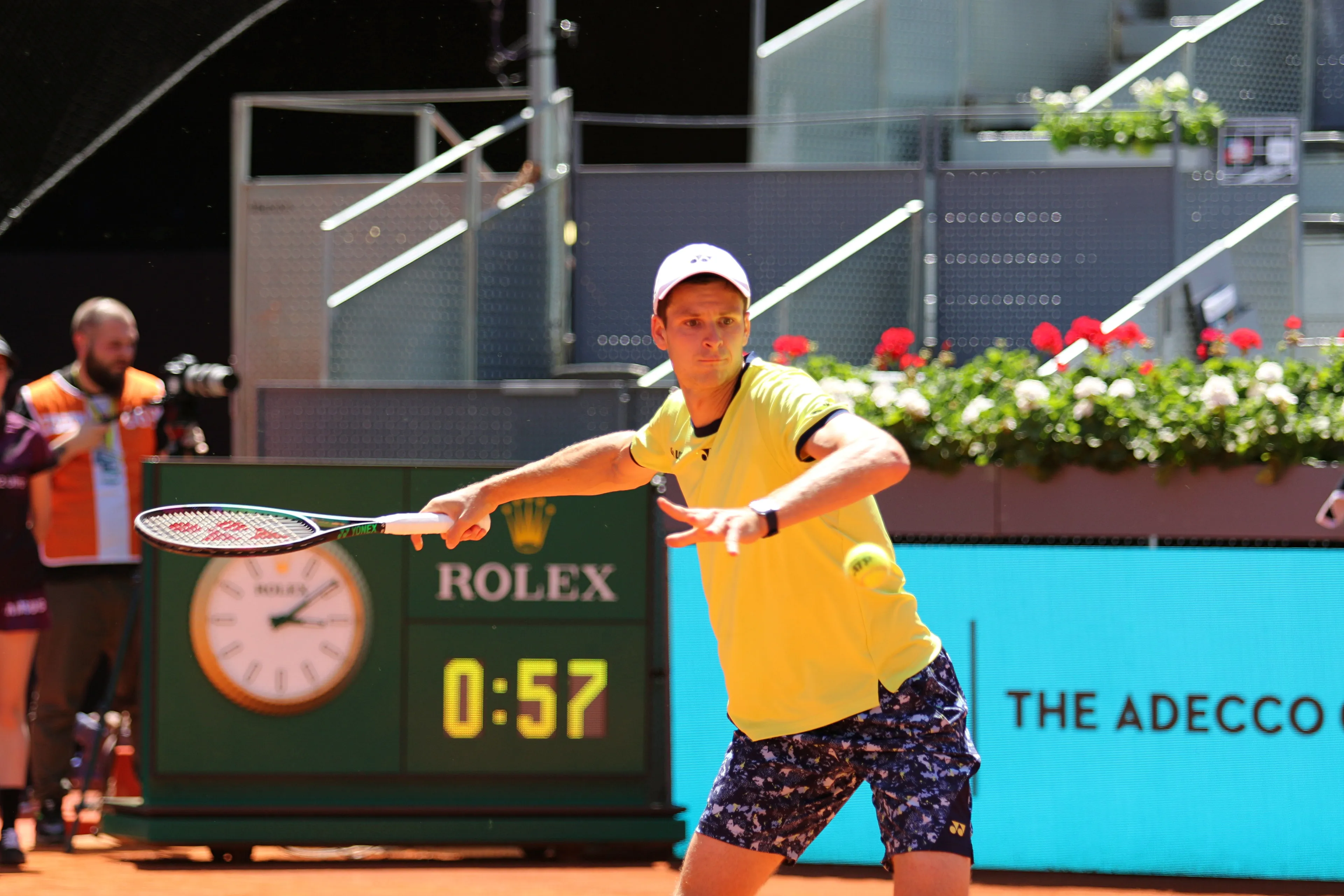 Hubert Hurkacz mowes the Halle Open grass with Medvedev to improve to 5-0 in finals