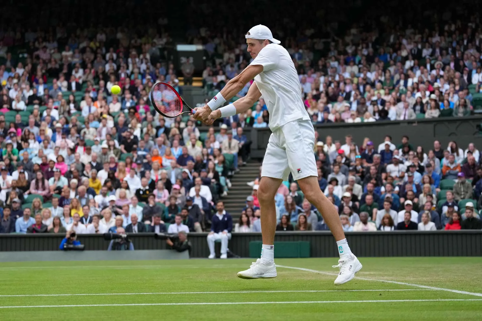 After 737 matches, John Isner finally breaks a long-standing world record