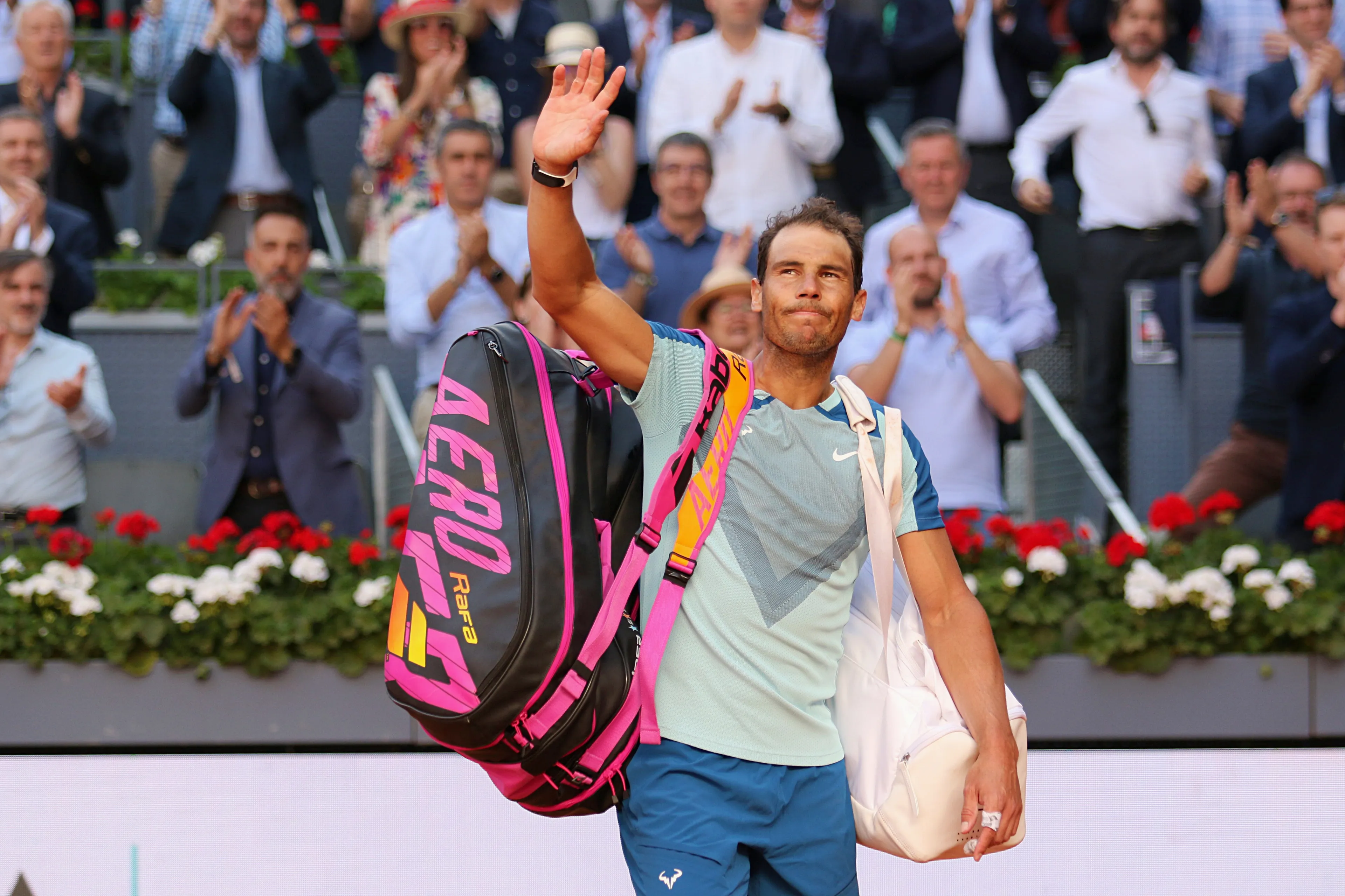 WATCH: Nadal stops by fans as he leaves after losing in Cincinnati
