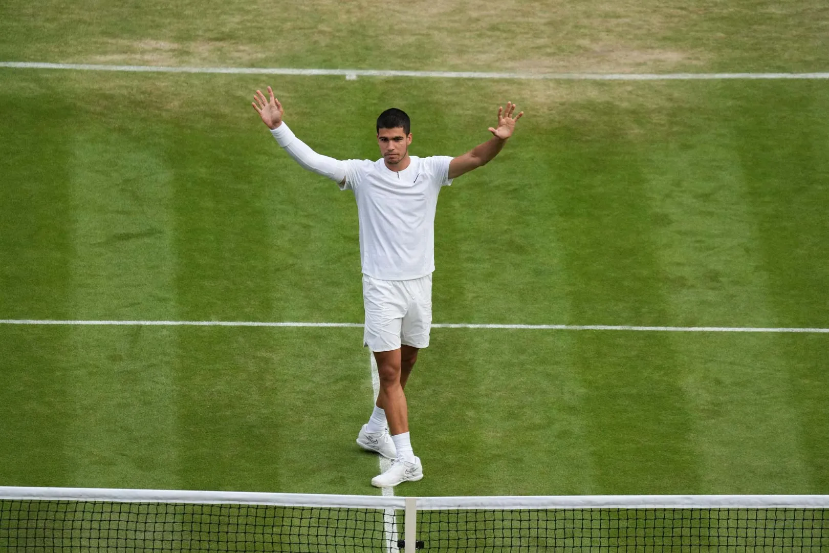 WATCH: Alcaraz gives Otte point after umpire interrupts rally