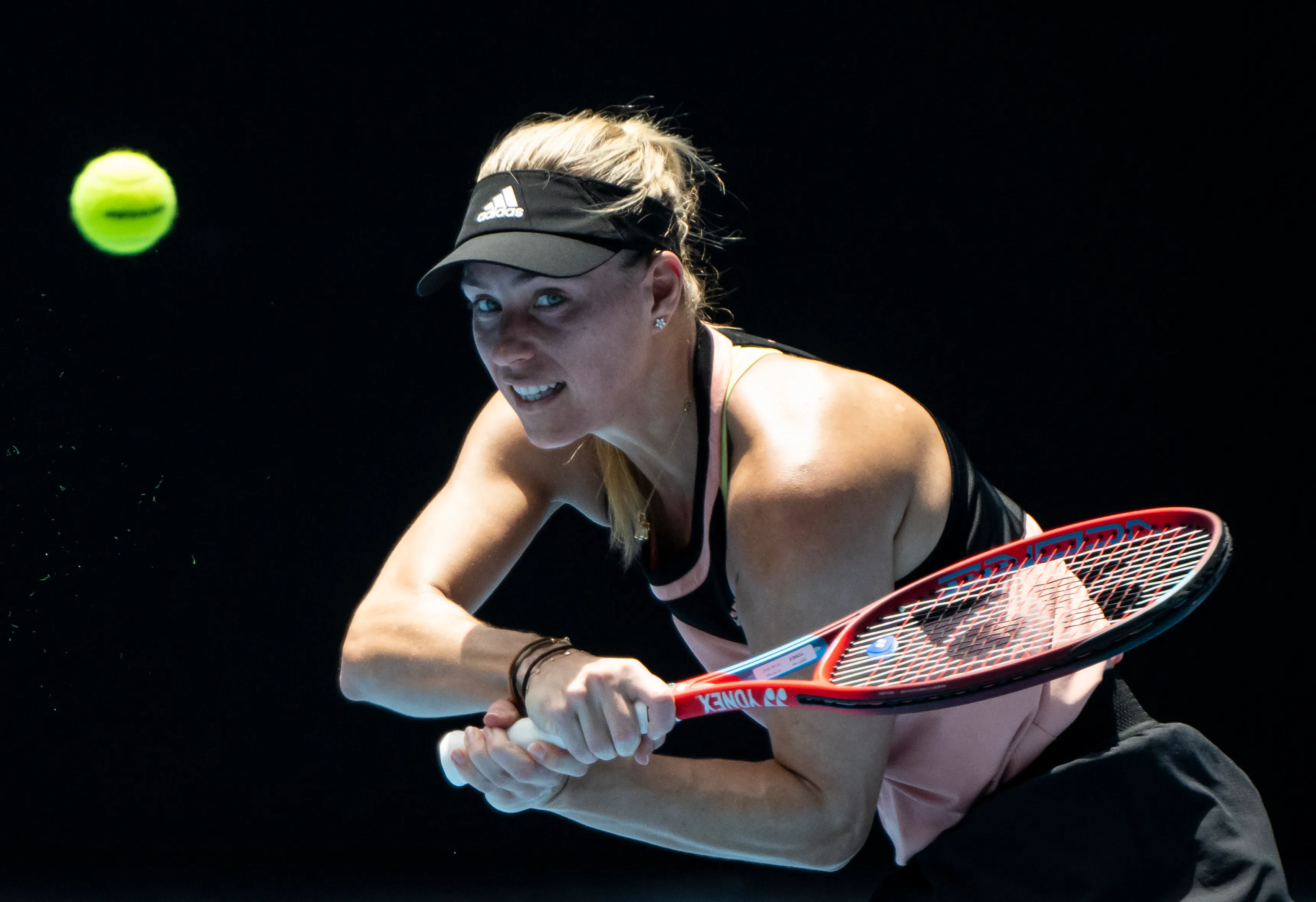 Zverev Warns Kerber's Opponents Amid Anticipated Comeback After Pregnancy
