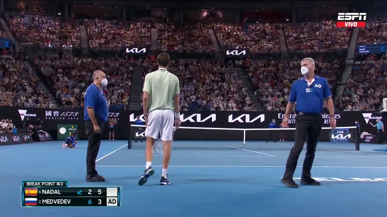 VIDEO: Intruder jumps onto court during Australian Open final between Medvedev and Nadal
