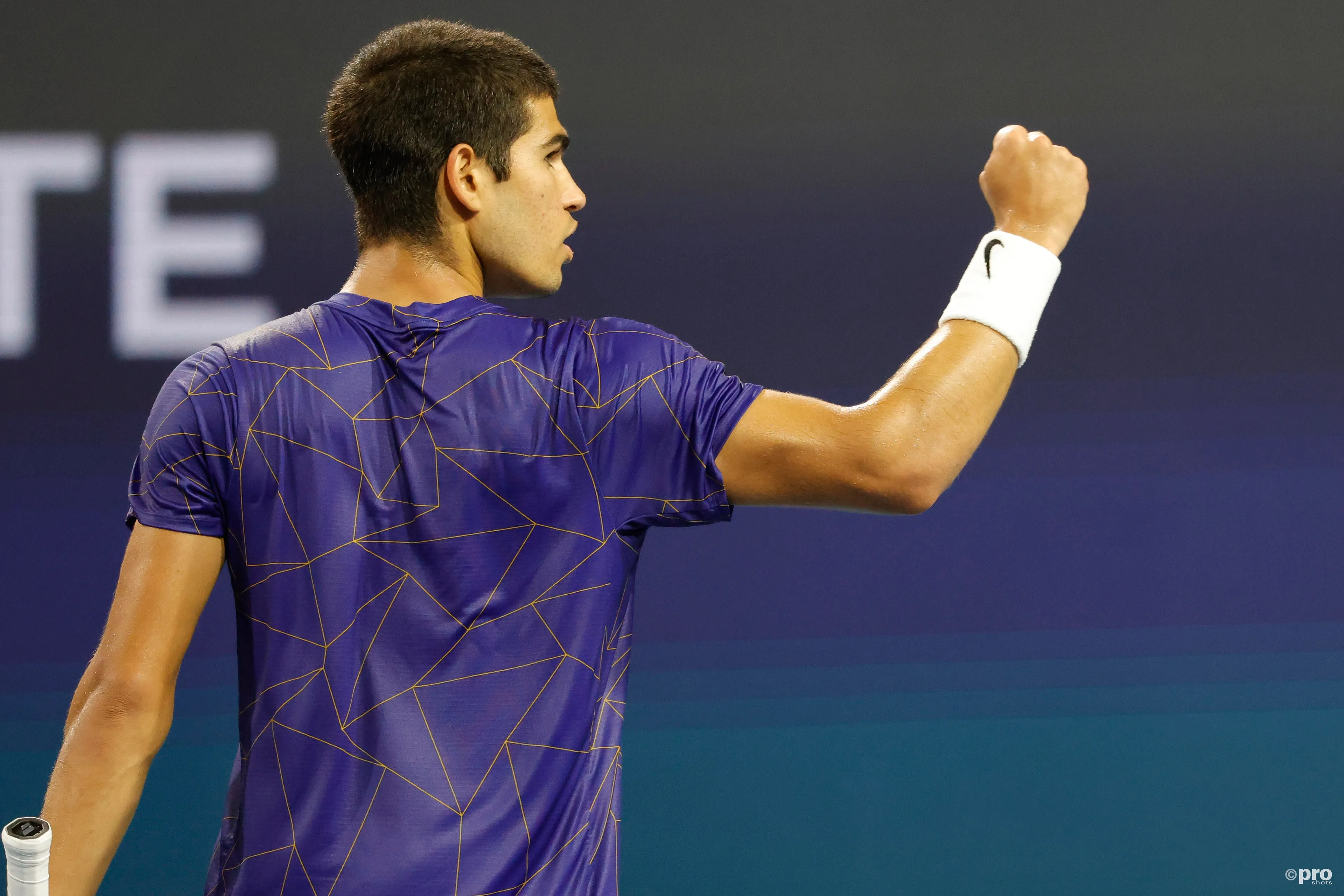 Carlos Alcaraz overcomes nervous start to smash Ruud and win the 2022 Miami Open