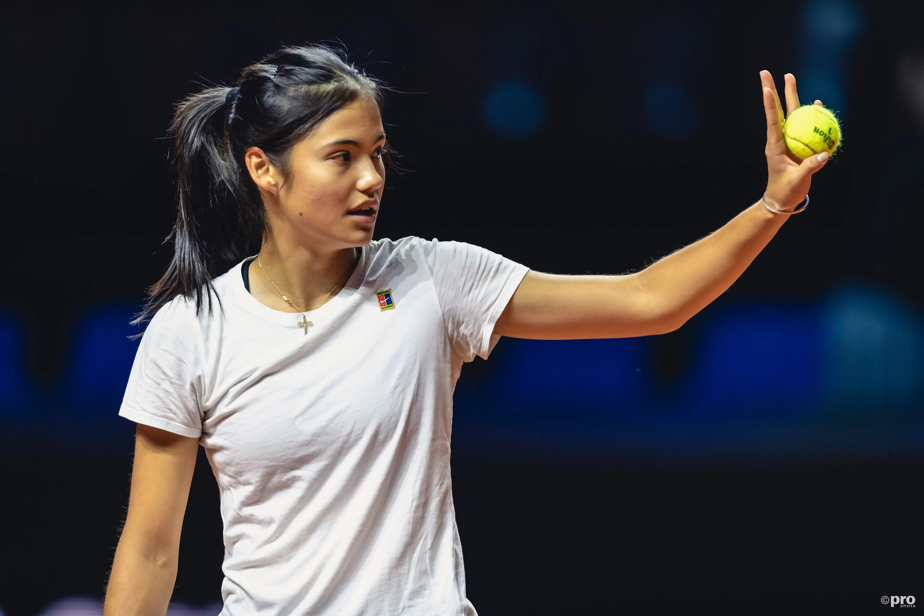 Emma Raducanu retires after only 7 games against Golubic in Nottingham
