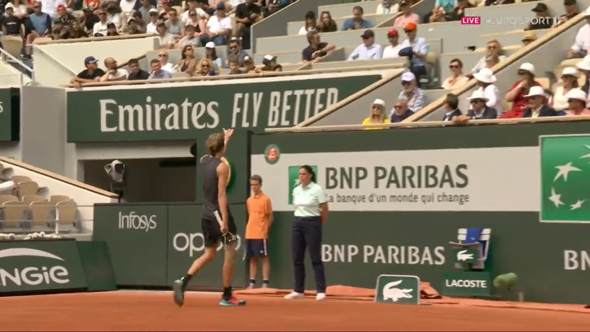VIDEO: Frustrated Zverev gets booed after shouting at his camp following double fault at French Open