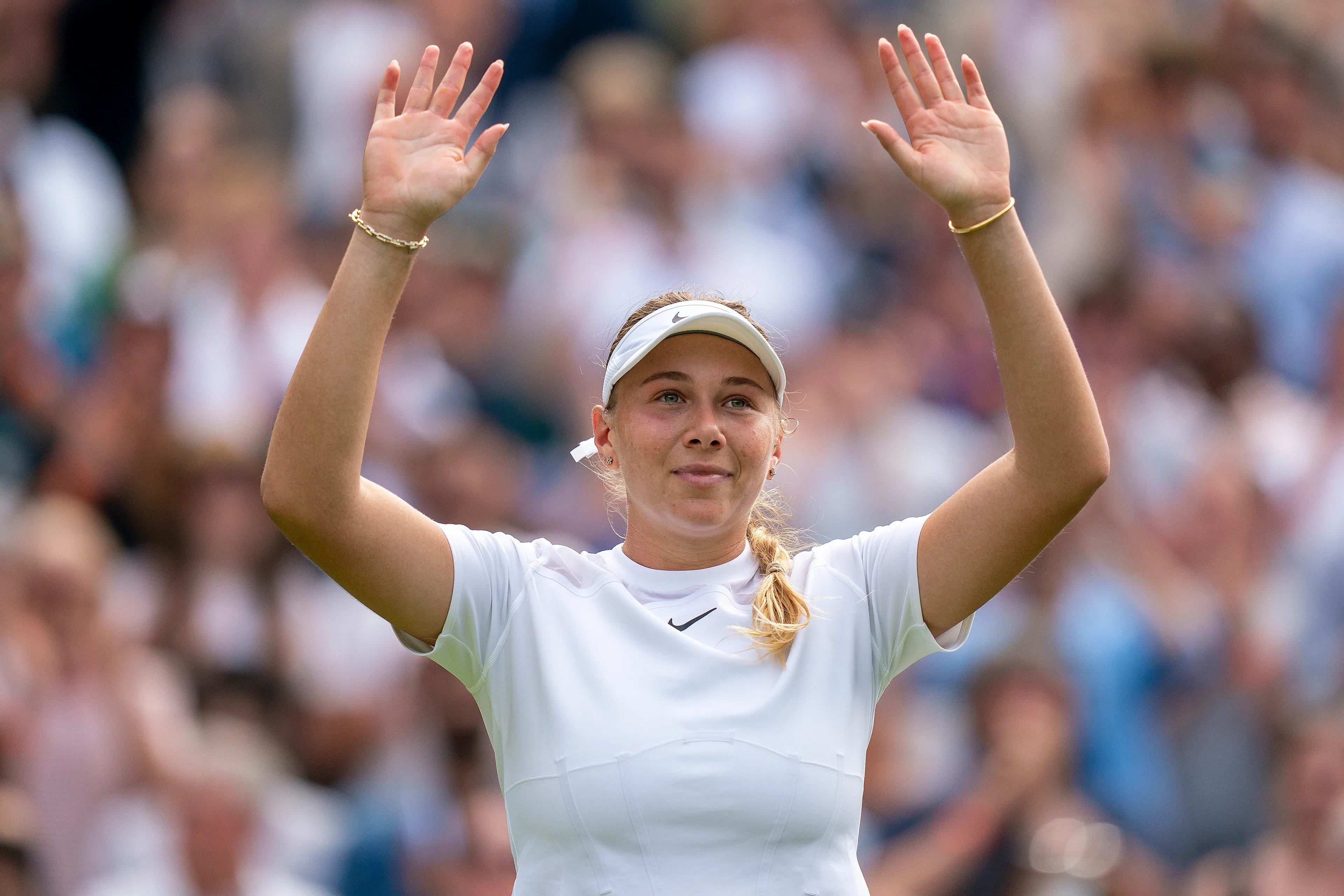 "The most unathletic body ever! Narrow shoulders and giant boobs": Anisimova shows negative side to social media after inappropriate message