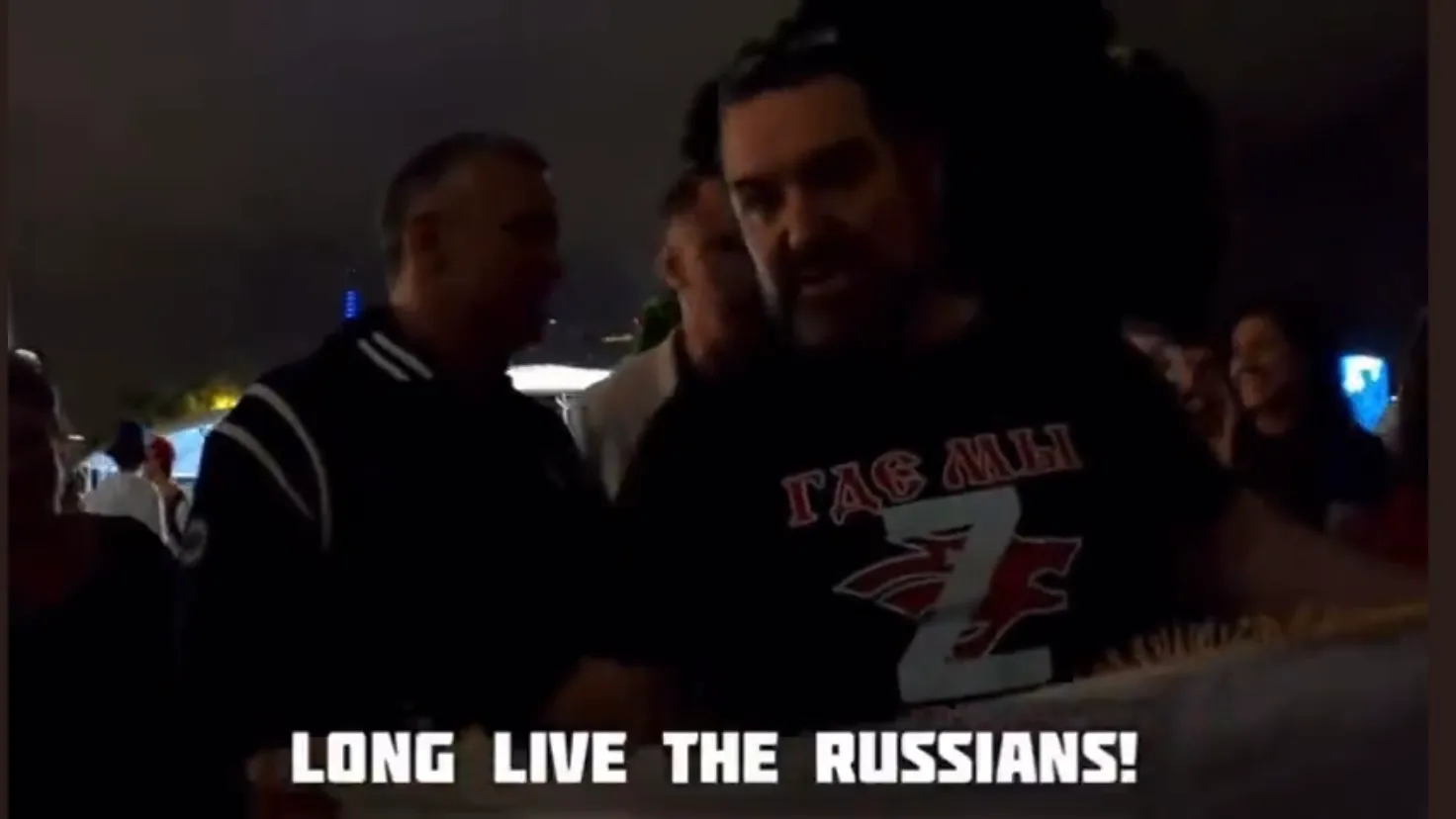 VIDEO: Further controversy for Djokovic as father Srdjan poses for pictures with Putin supporters