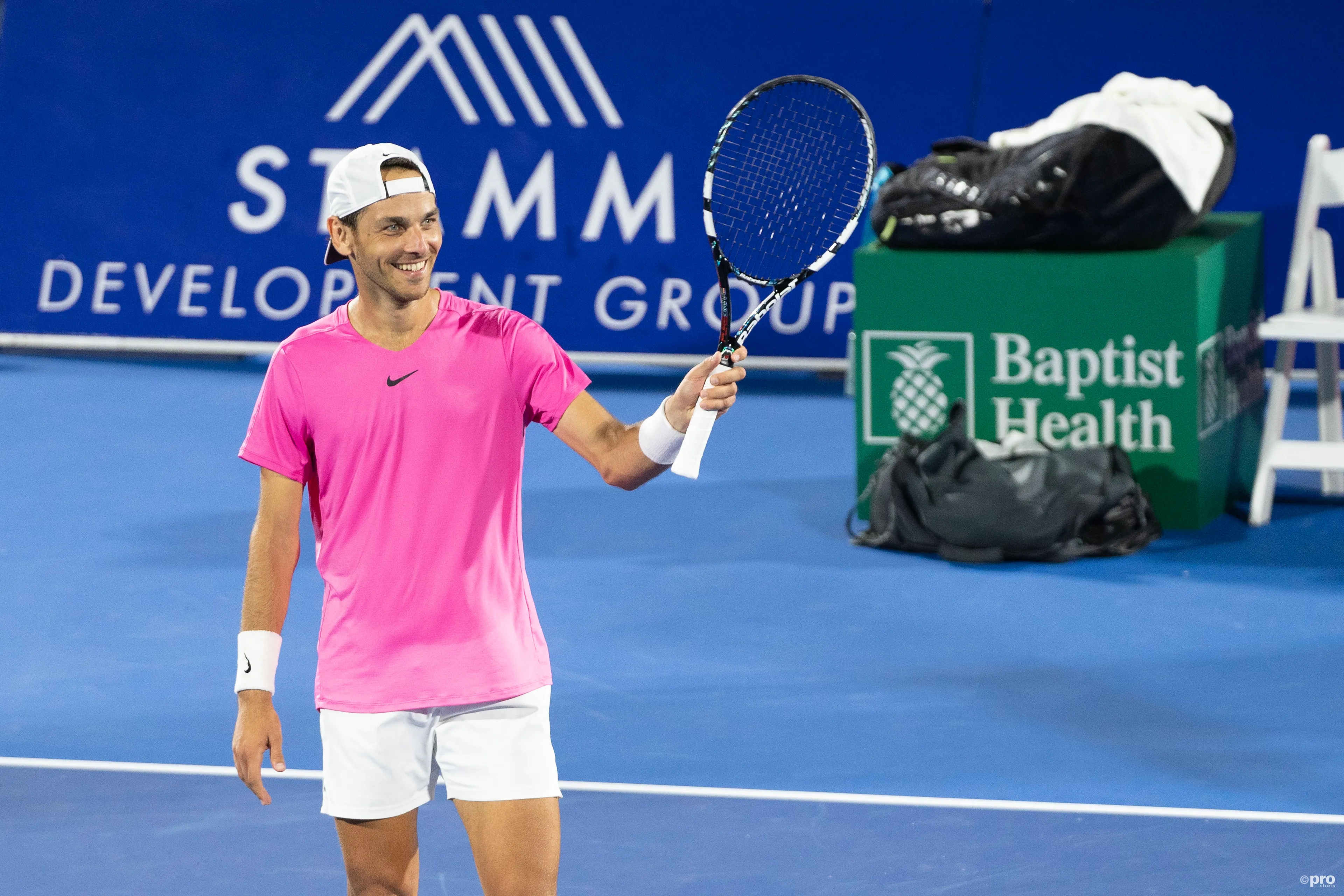 El agente inmobiliario Pecotic, que sorprendió al mundo venciendo a Jack Sock, compaginará su trabajo con el tenis y buscará jugar 25 torneos este año