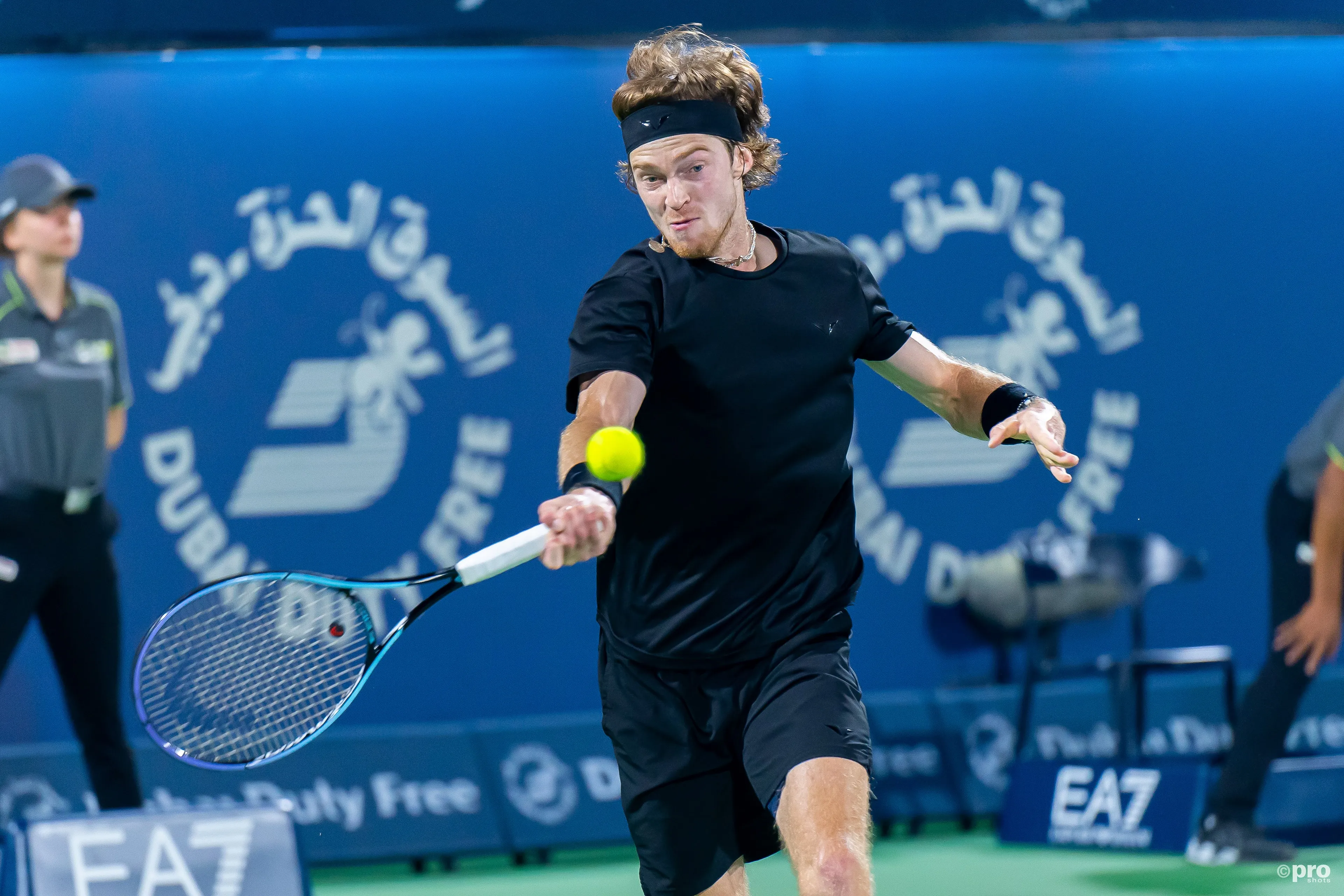 Rublev se impone a Medvedev en un partido de exhibición