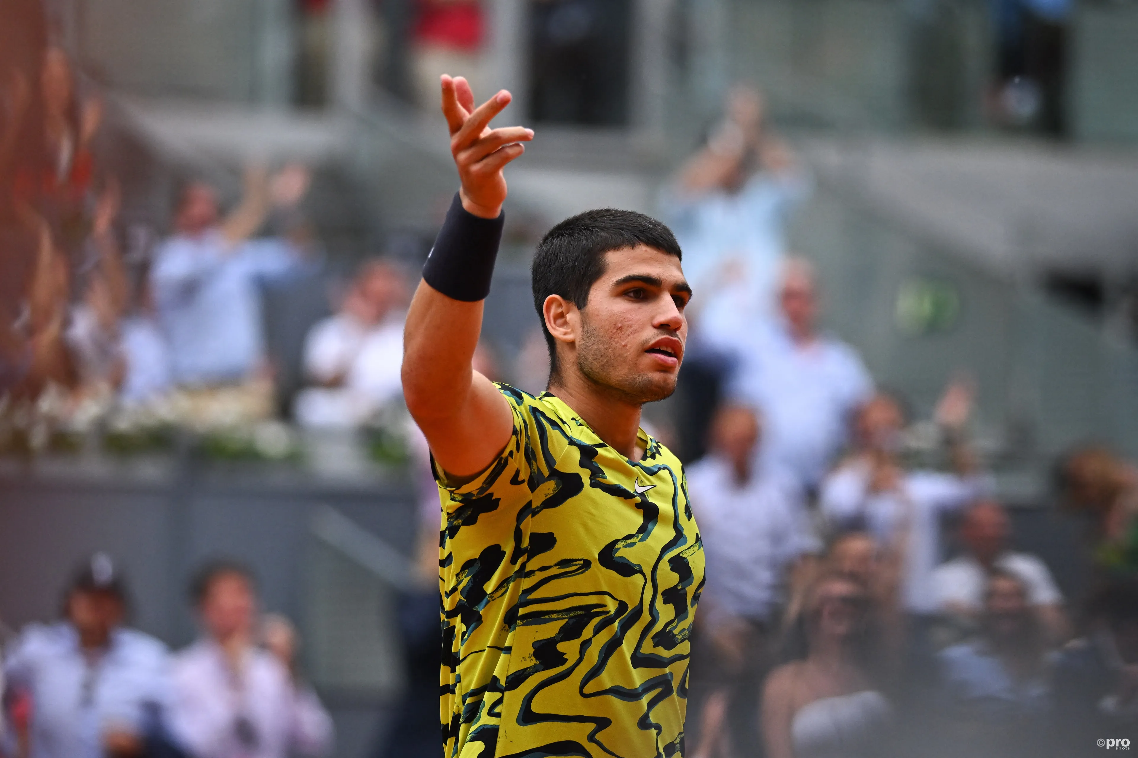 Carlos Alcaraz battles past Dimitrov in Madrid