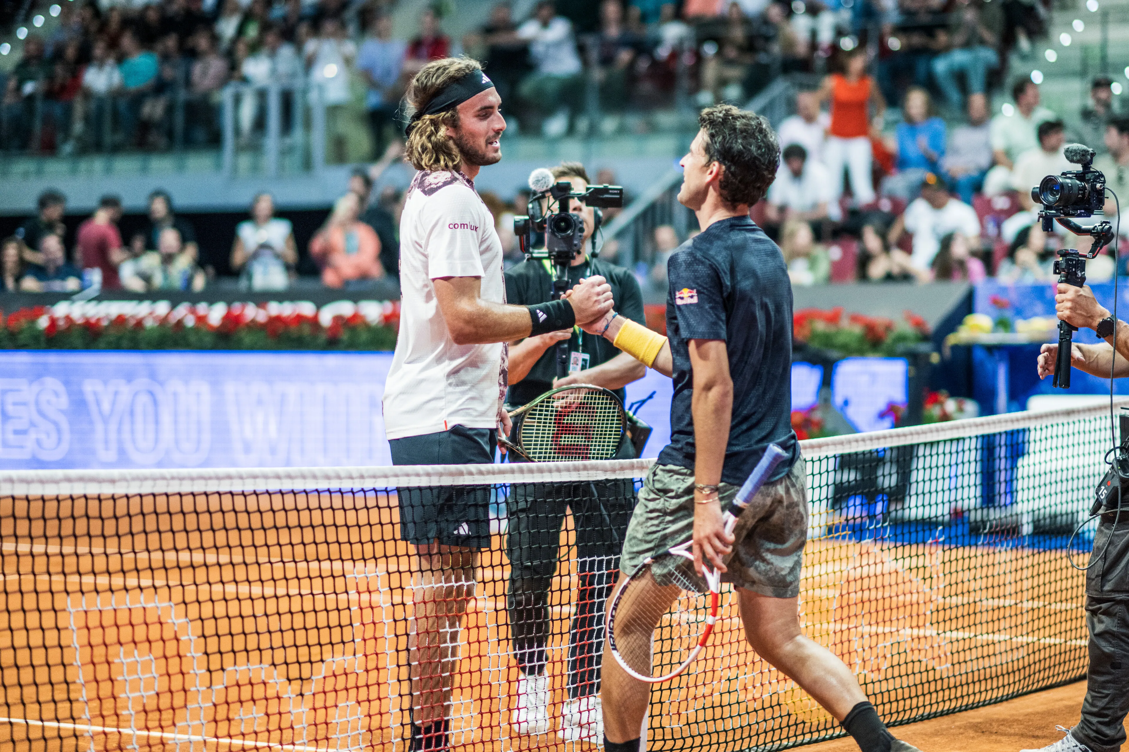 Tsitsipas logró 39 primeros saques consecutivos en su partido contra Thiem en Madrid... ¿Es un récord histórico?