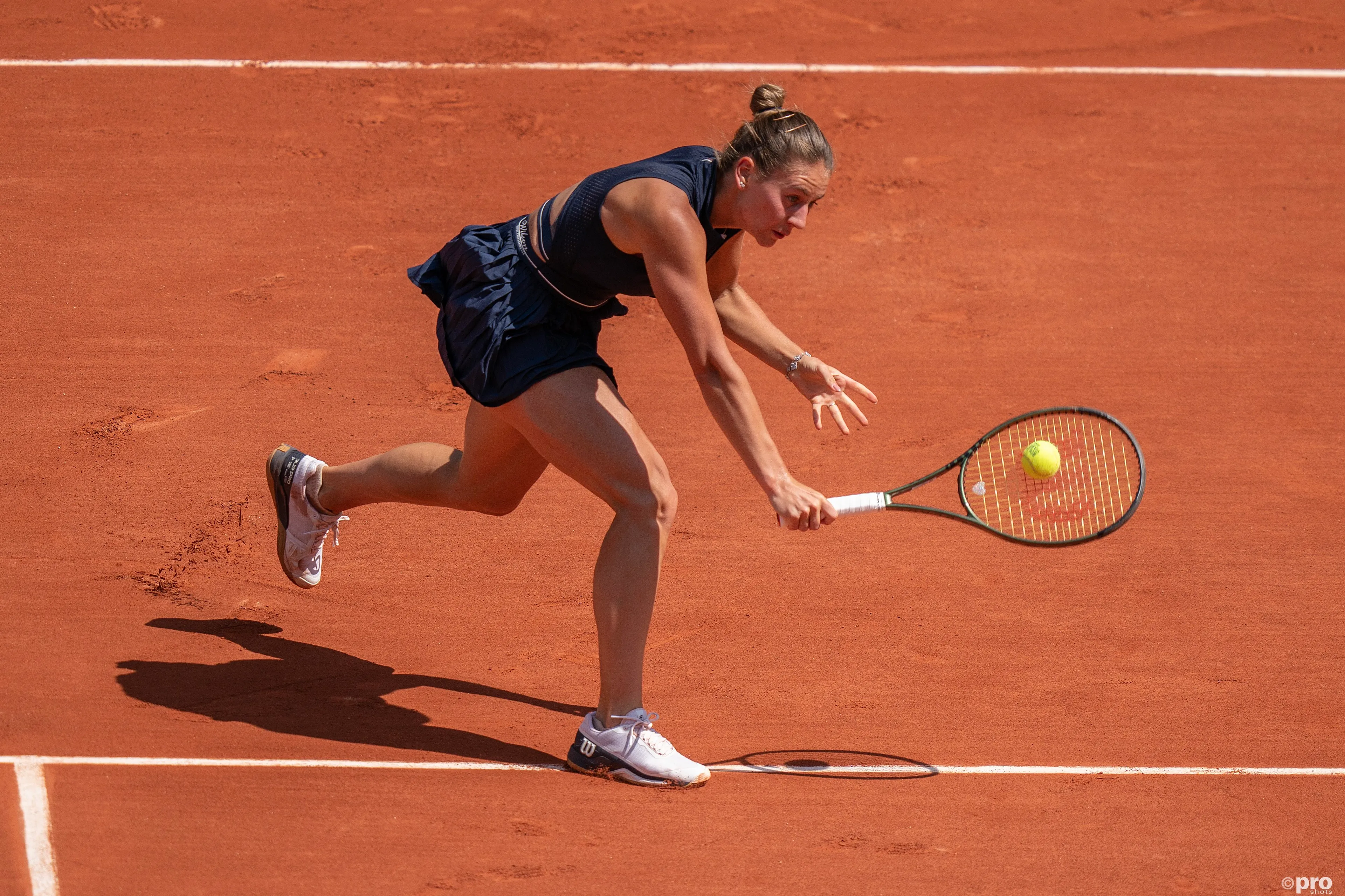"People should be honestly embarrassed": Kostyuk left frustrated after being booed for not shaking Sabalenka's hand after Roland Garros tie
