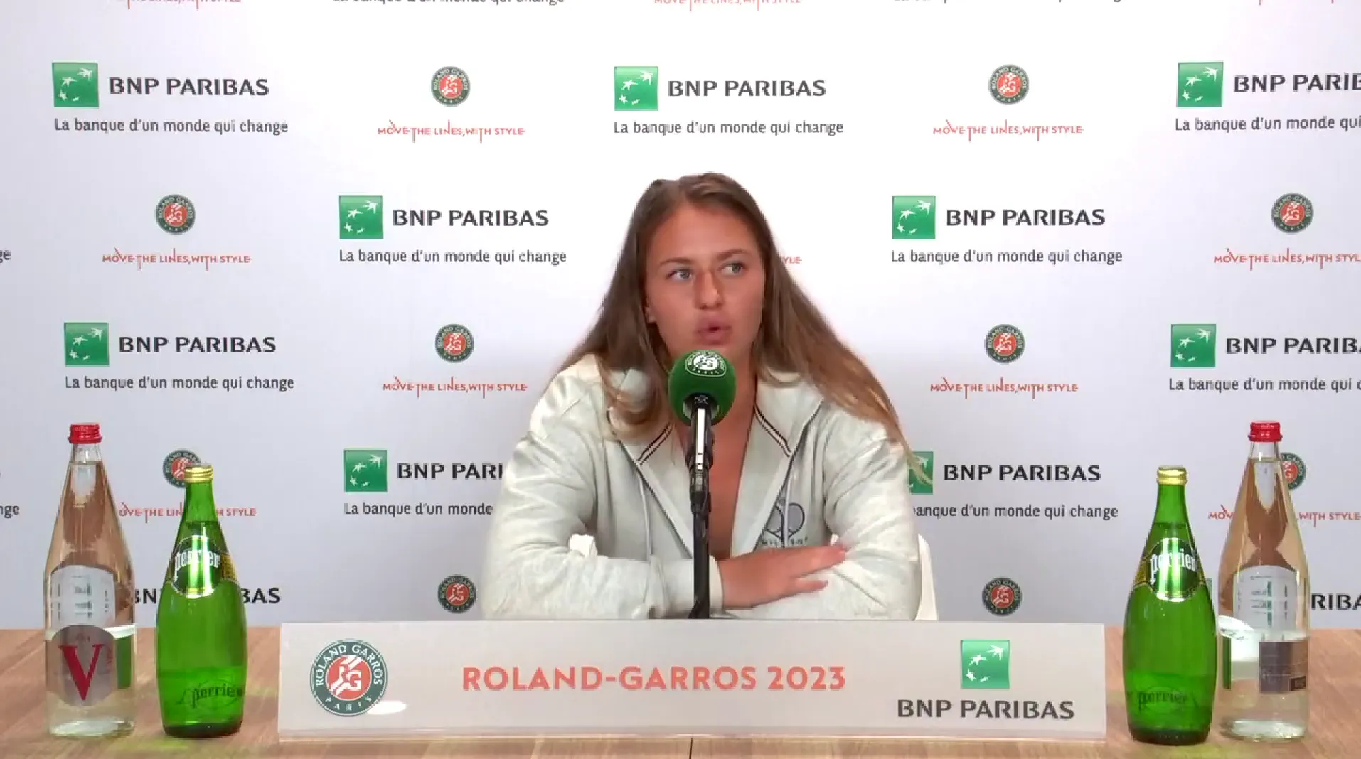(VIDEO) Kostjuk bekräftigt mangelnden Respekt vor Sabalenka: "Nur um ihre Verantwortung abzulehnen, eine Meinung zu haben"