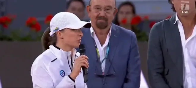 (VIDEO) "Ich bin nicht auf diesem Niveau, das wollen Sie nicht hören": Swiatek weigert sich scherzhaft, im Interview nach dem Finale der Madrid Open Spanisch zu sprechen