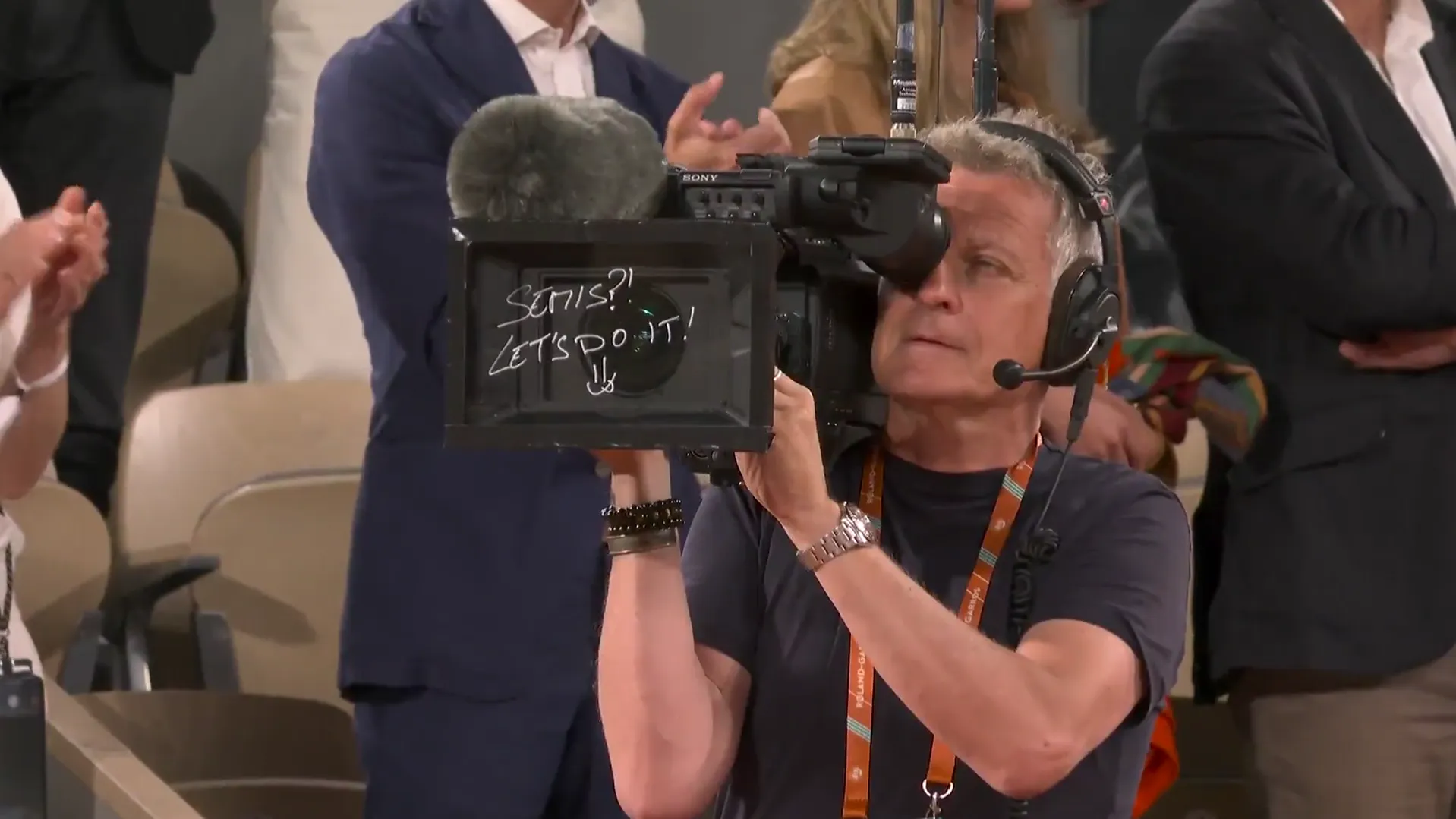 (VIDEO) Alcaraz signs camera with 'Semi's? Let's do it' ahead of highly anticipated Djokovic Roland Garros clash