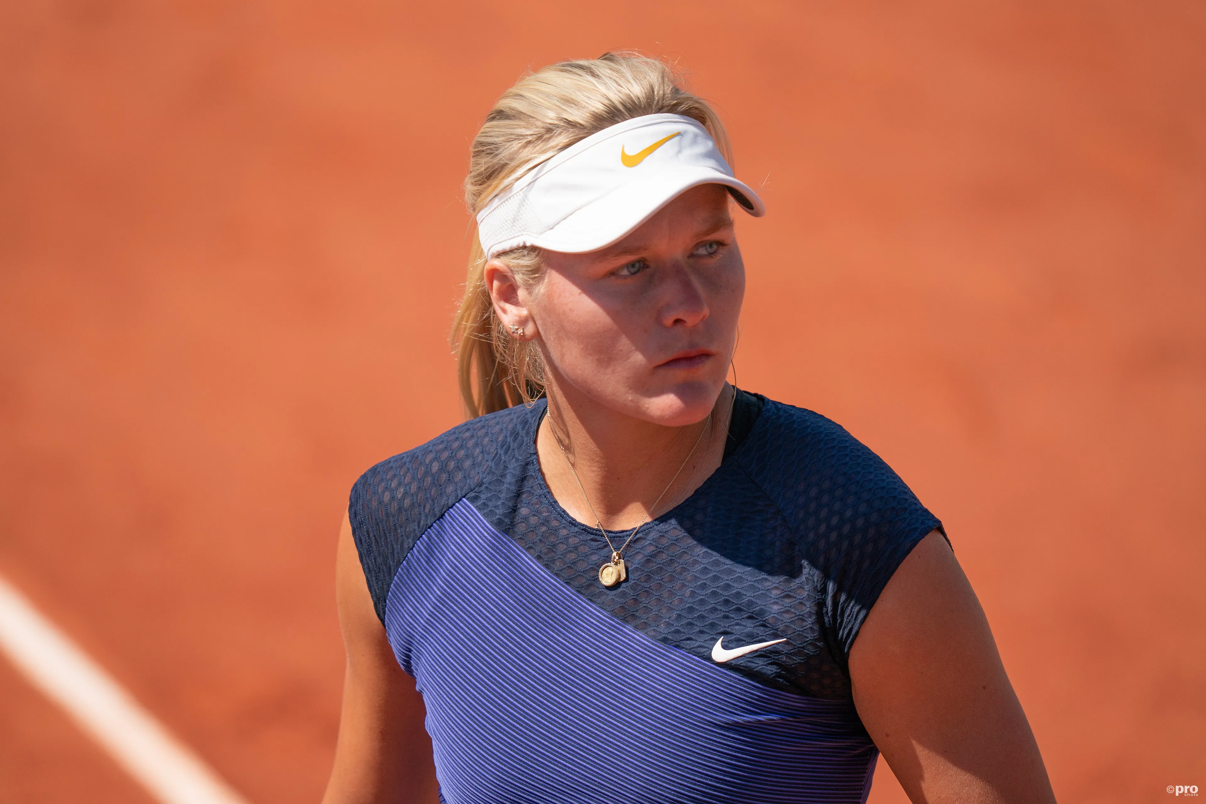 Herzschmerz für den aufstrebenden Star Peyton Stearns, die nach der Entdeckung eines Parasiten in ihrem Körper eine Tennispause einlegen muss: "Unzählige Ausflüge zur Toilette, schwer aus dem Bett zu kommen"
