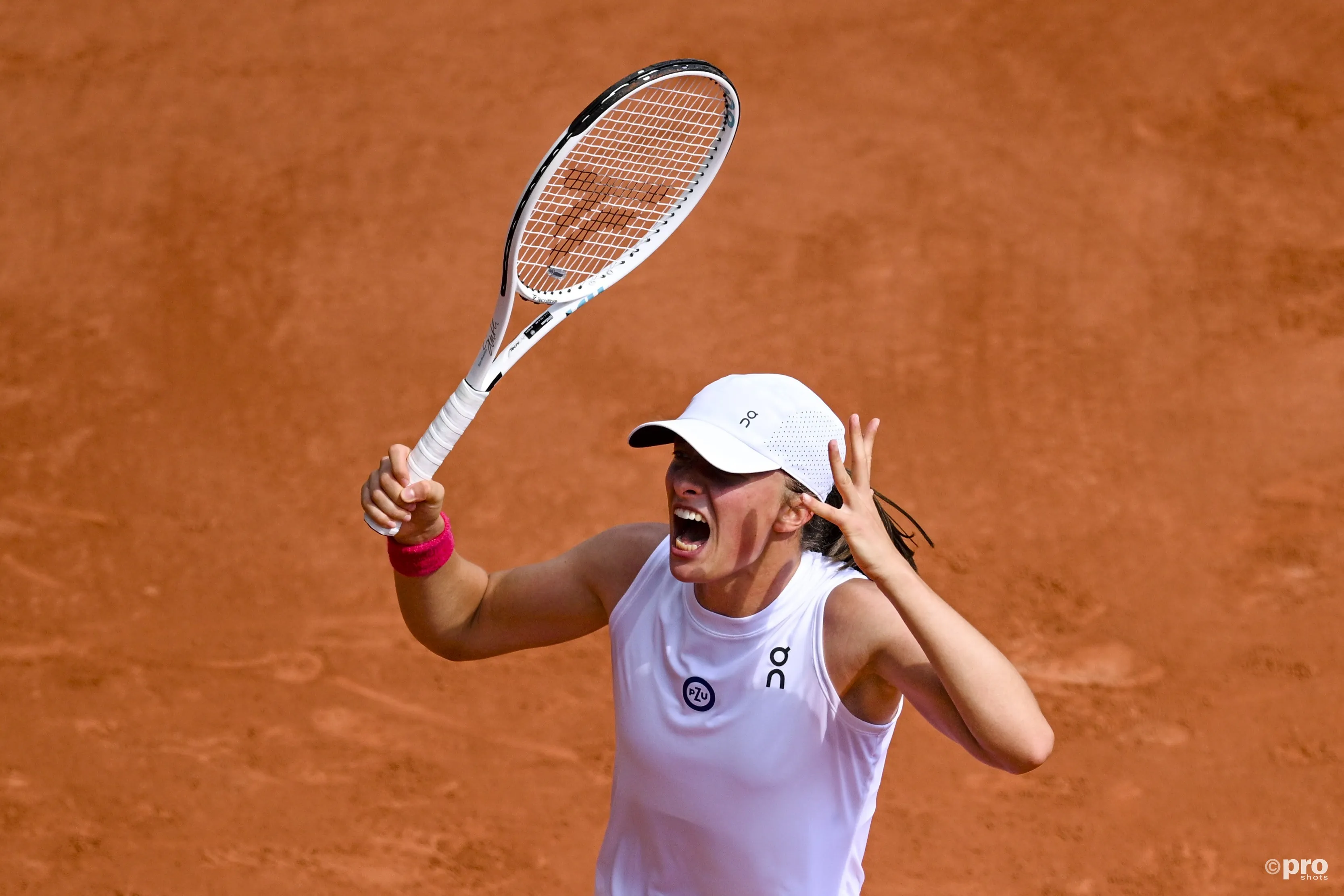 Geschichte verkauft: Der Roland Garros-Siegerschläger von Iga Swiatek nach ihrem dritten Triumpf wurde kürzlich für über 60.000 Dollar versteigert