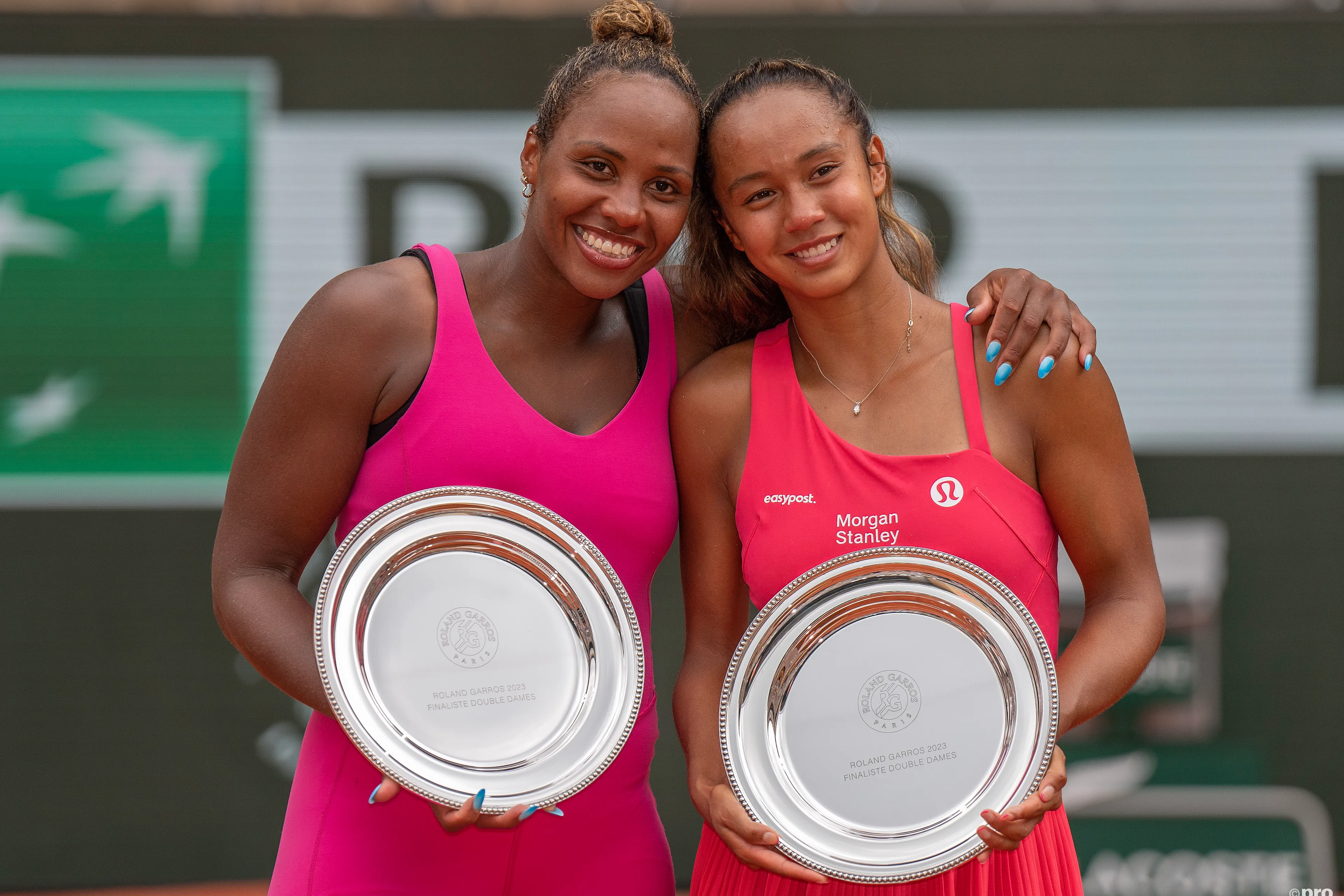 (VIDEO) Townsend spricht der emotionalen Fernandez nach dem verlorenen Finale im Damendoppel von Roland Garros Mut zu