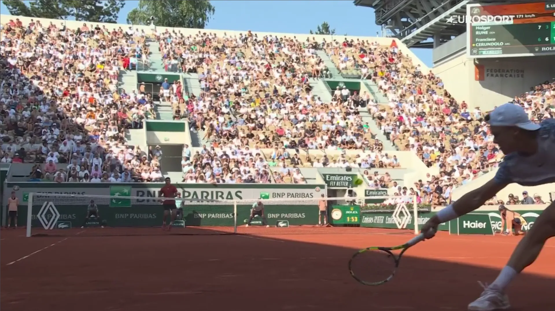 (VIDEO) Rune embroiled in huge double bounce controversy in Cerundolo clash at Roland Garros leaving crowd in disbelief