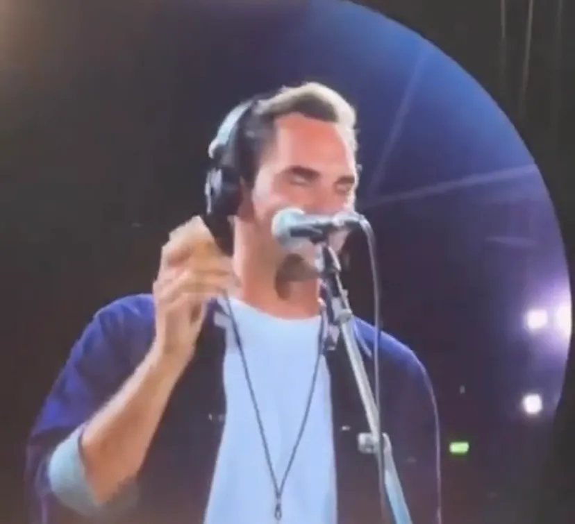 (VIDEO) Roger Federer continues to enjoy retirement, sings on stage with Coldplay in Zurich