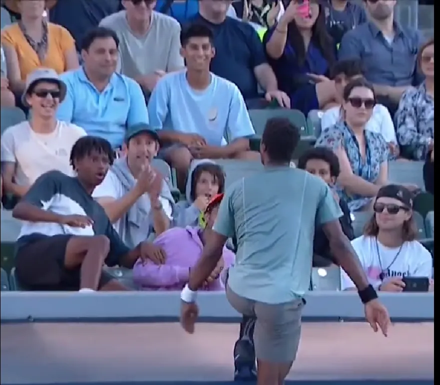 (VIDEO) Monfils wildly confronts heckler in crazy way during opening day of Ultimate Tennis Showdown Los Angeles