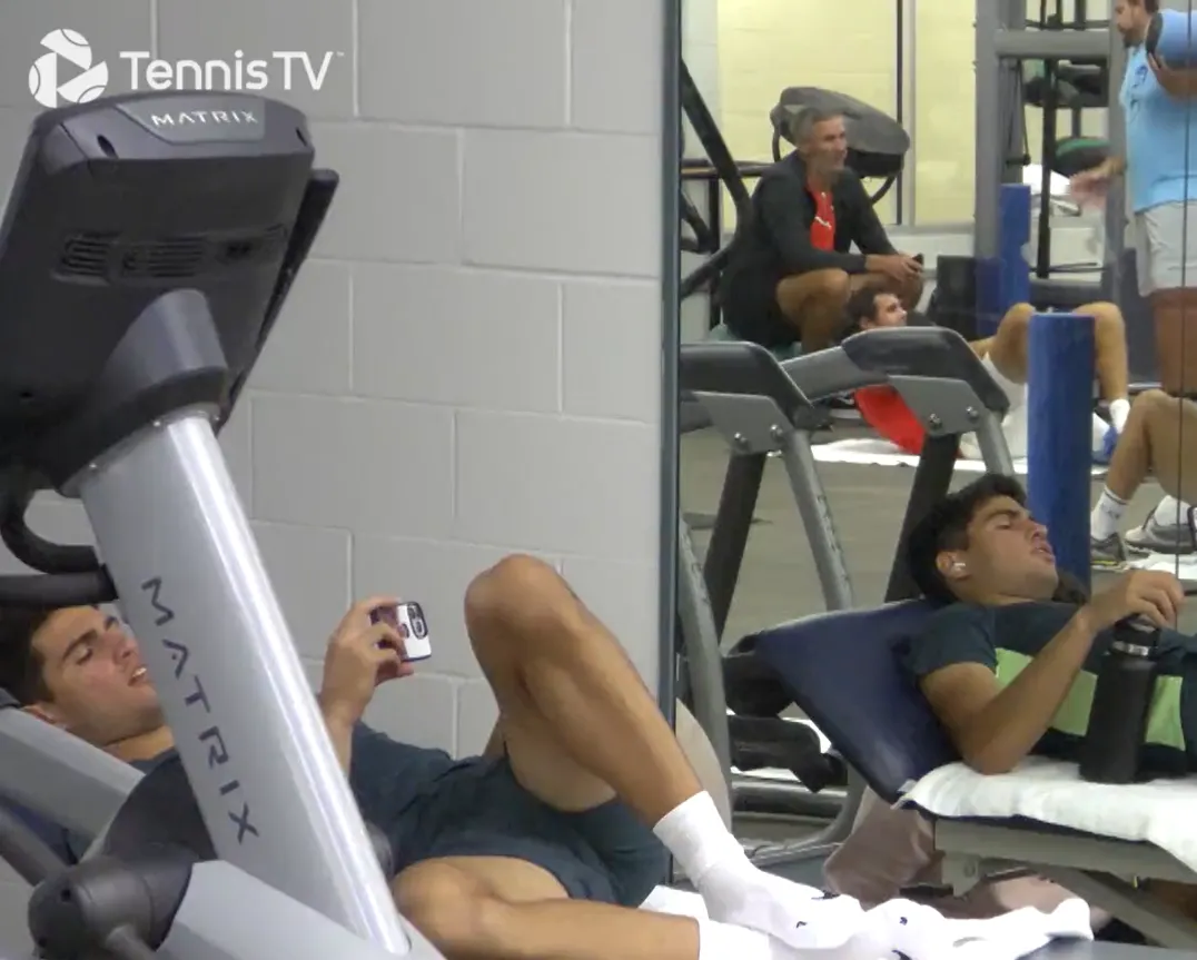 Alcaraz desvela lo que hizo en la pausa por la lluvia antes de ganar a Tommy Paul: "Vi el entrenamiento de Rocky IV"