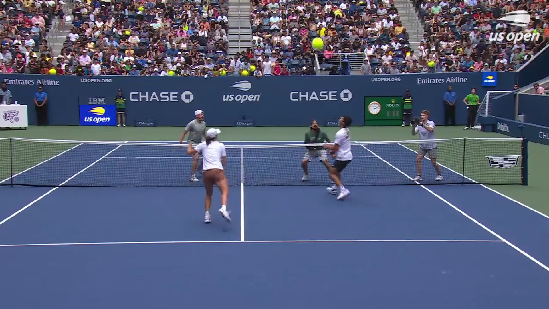 VÍDEO: ¡Dos genios del balón! Alcaraz y Swiatek muestran sus habilidades futbolísticas en la previa del US Open