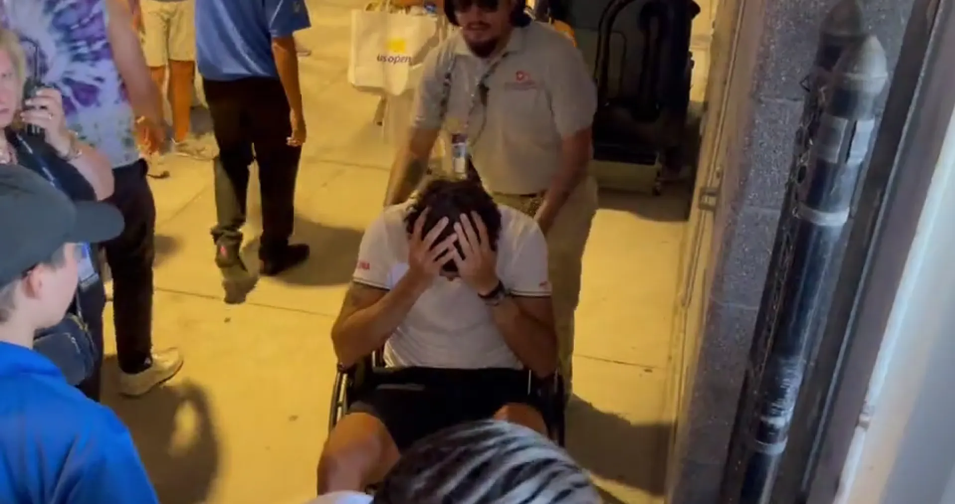 (VIDEO) Heartbreak continues for Berrettini as he leaves US Open in wheelchair