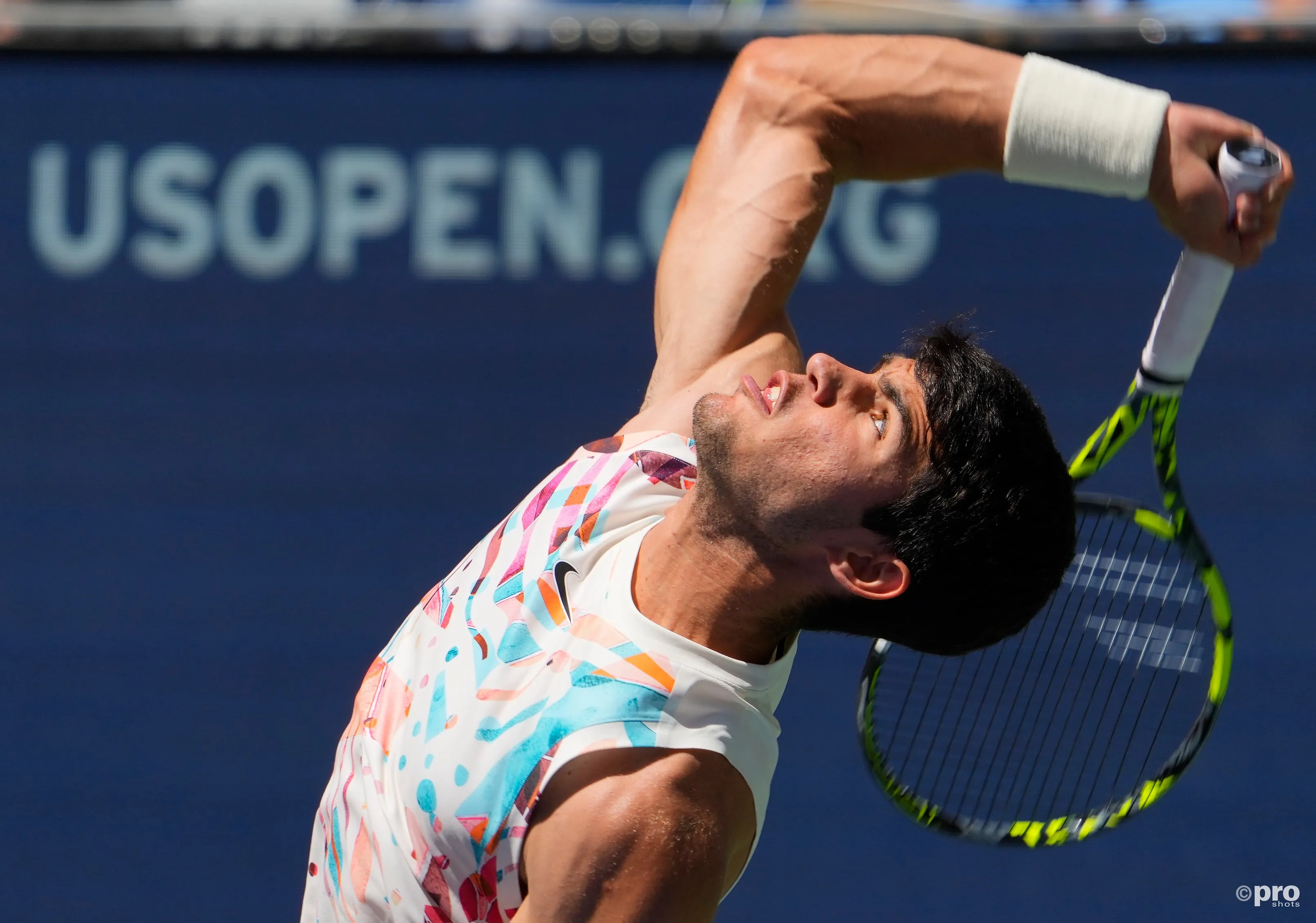 Alcaraz evita o ressurgimento no jogo a Evans e passa à quarta ronda do US Open