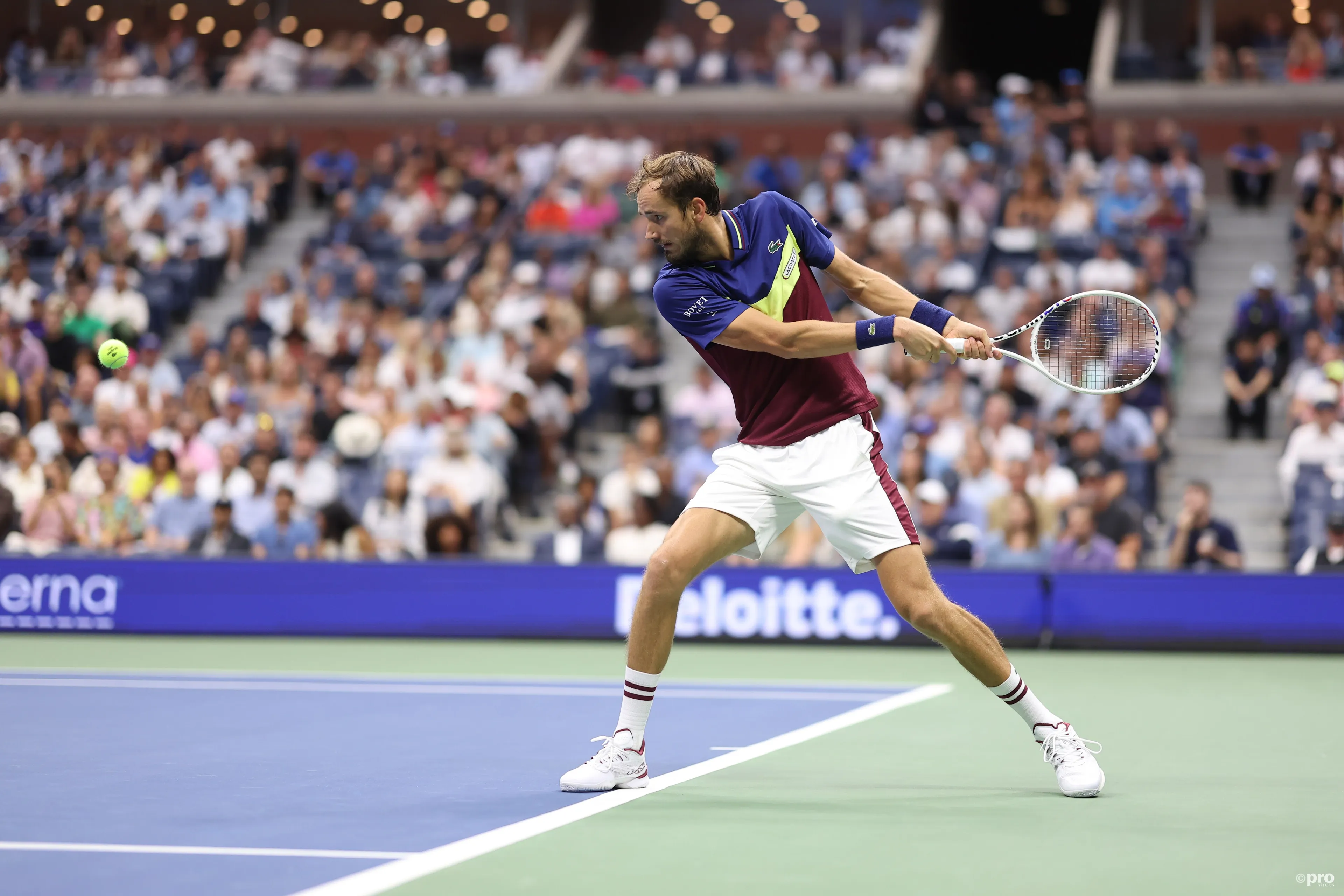 Medvedev regressa à China após quatro anos com um êxito dominante em Pequim