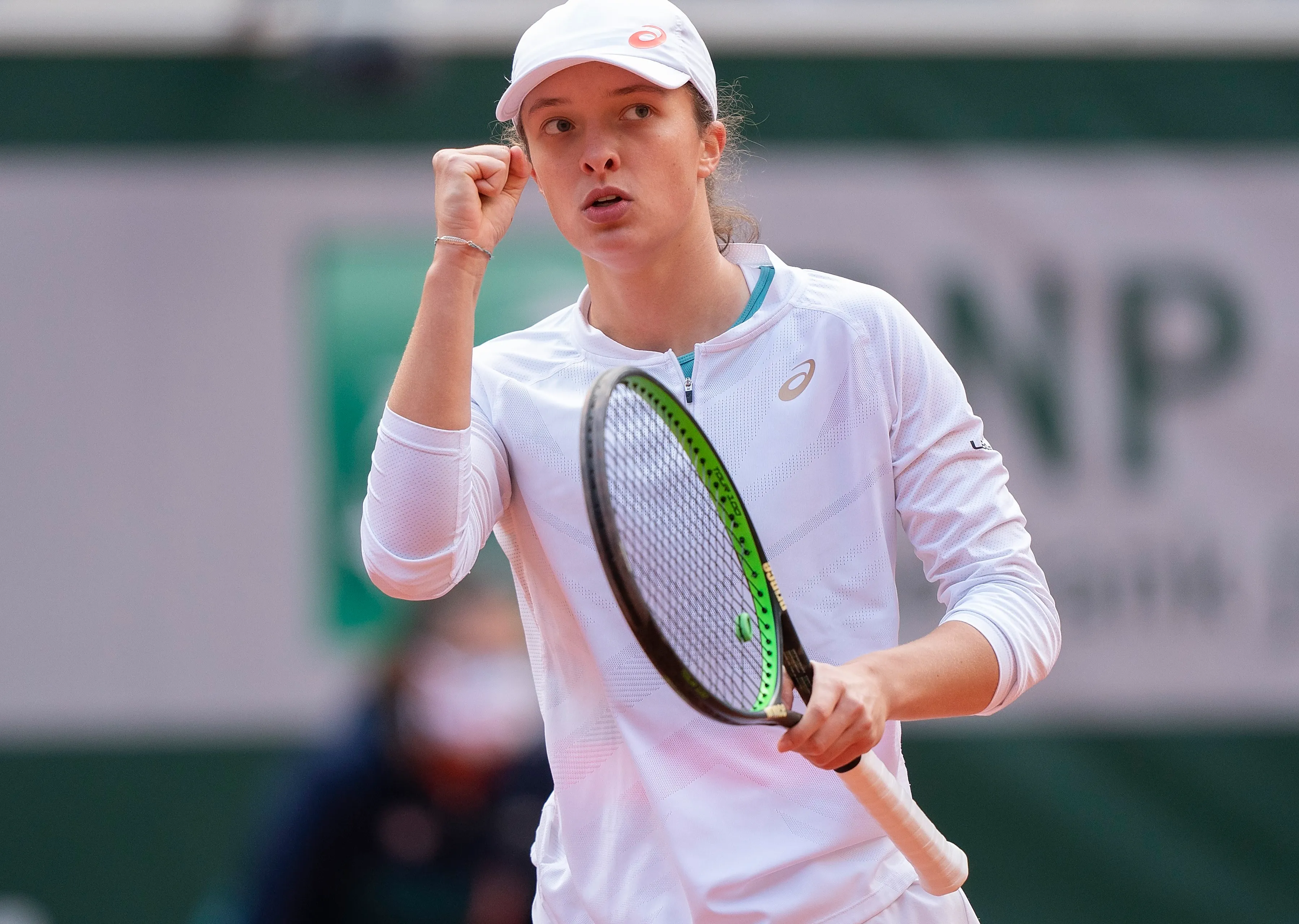 Swiatek trägt endlich neue On-Turnschuhe für Japan Open Match....nach sechs Monaten mit der Marke
