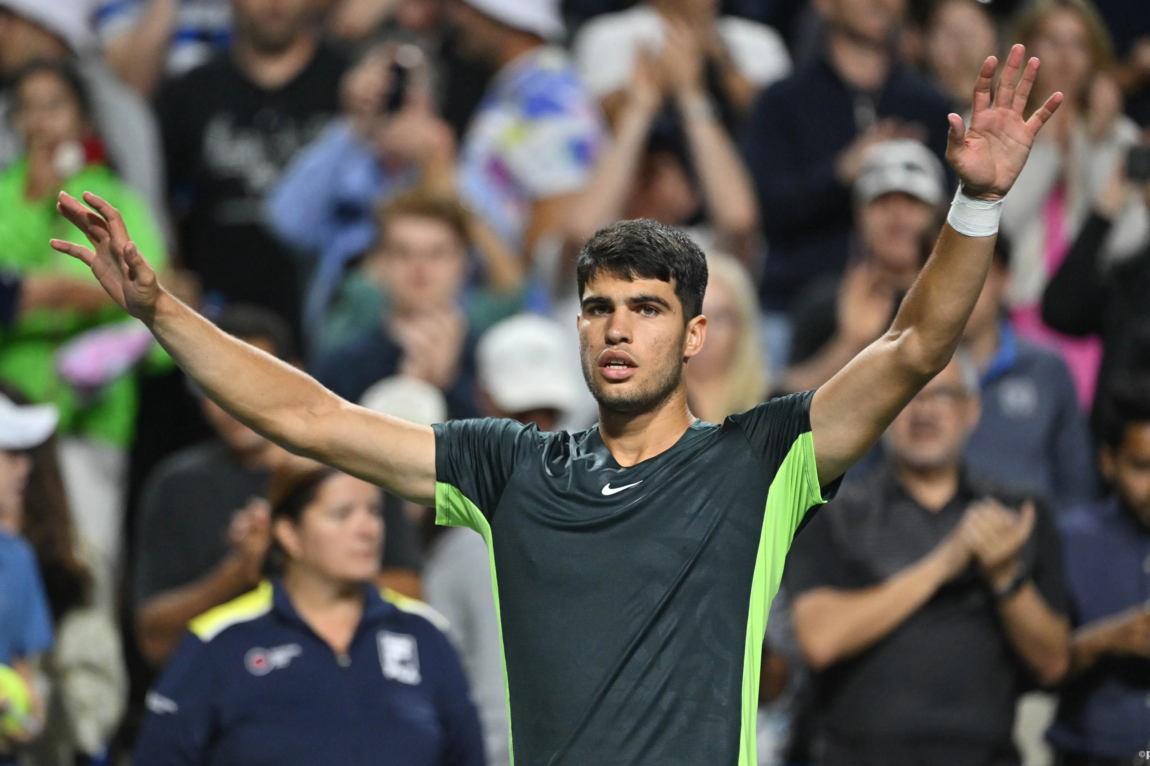 (VIDEO) Carlos Alcaraz mit beeindruckendem Return beim Matchball bei den Shanghai Masters
