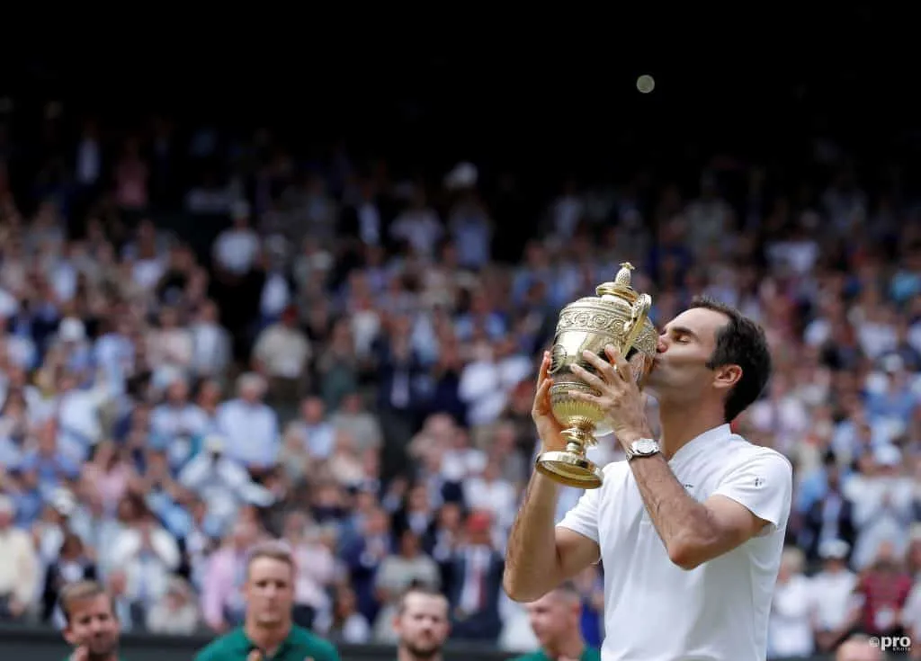 Están subastando por un pastizal la raqueta con la que Roger Federer ganó Wimbledon en 2004