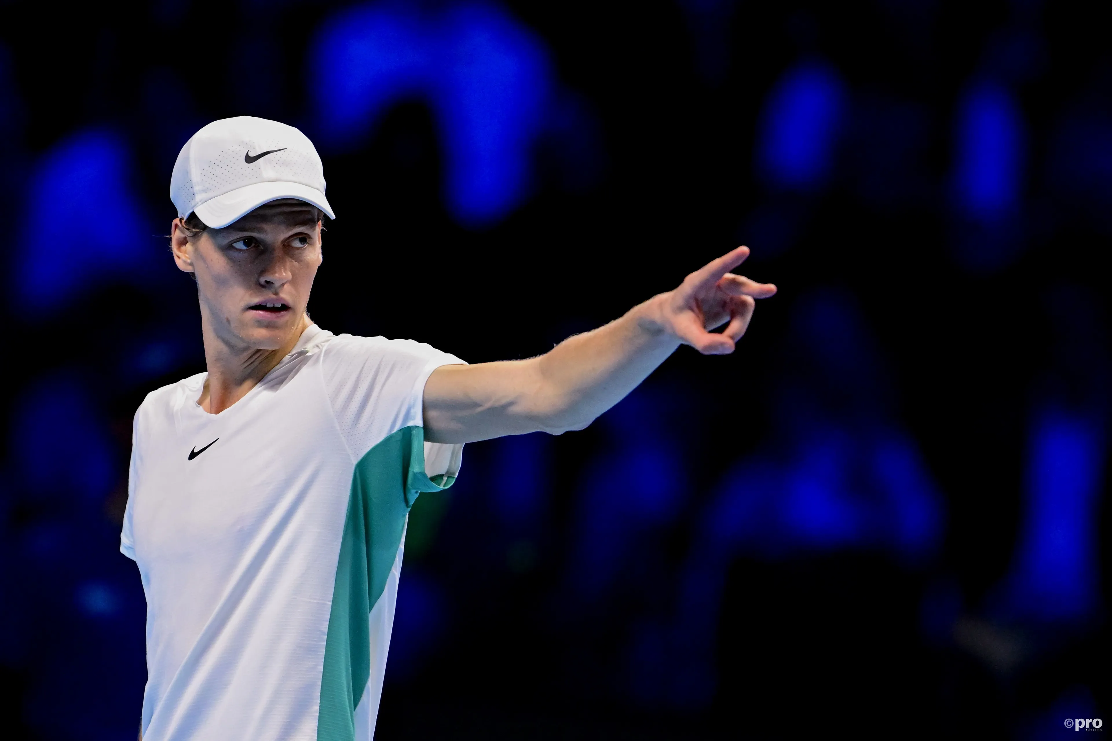 CRÓNICA | Jannik Sinner tumba a Novak Djokovic en el mejor partido de lo que va de ATP Finals 2023
