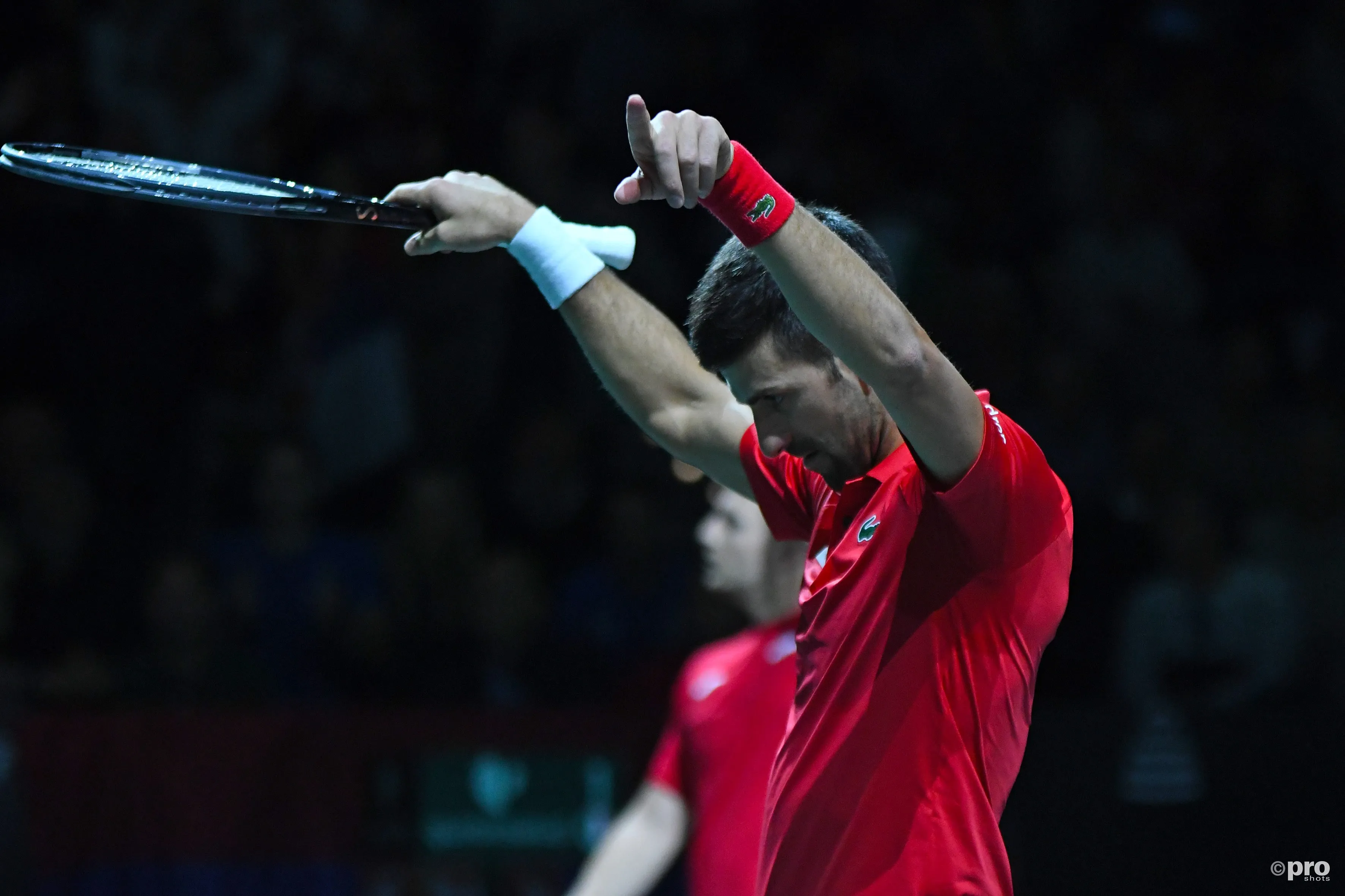 (VIDEO) Verletzungsängste für Novak Djokovic beim United Cup....auch wenn er das gemischte Doppel auslässt, ist das kein neues Problem