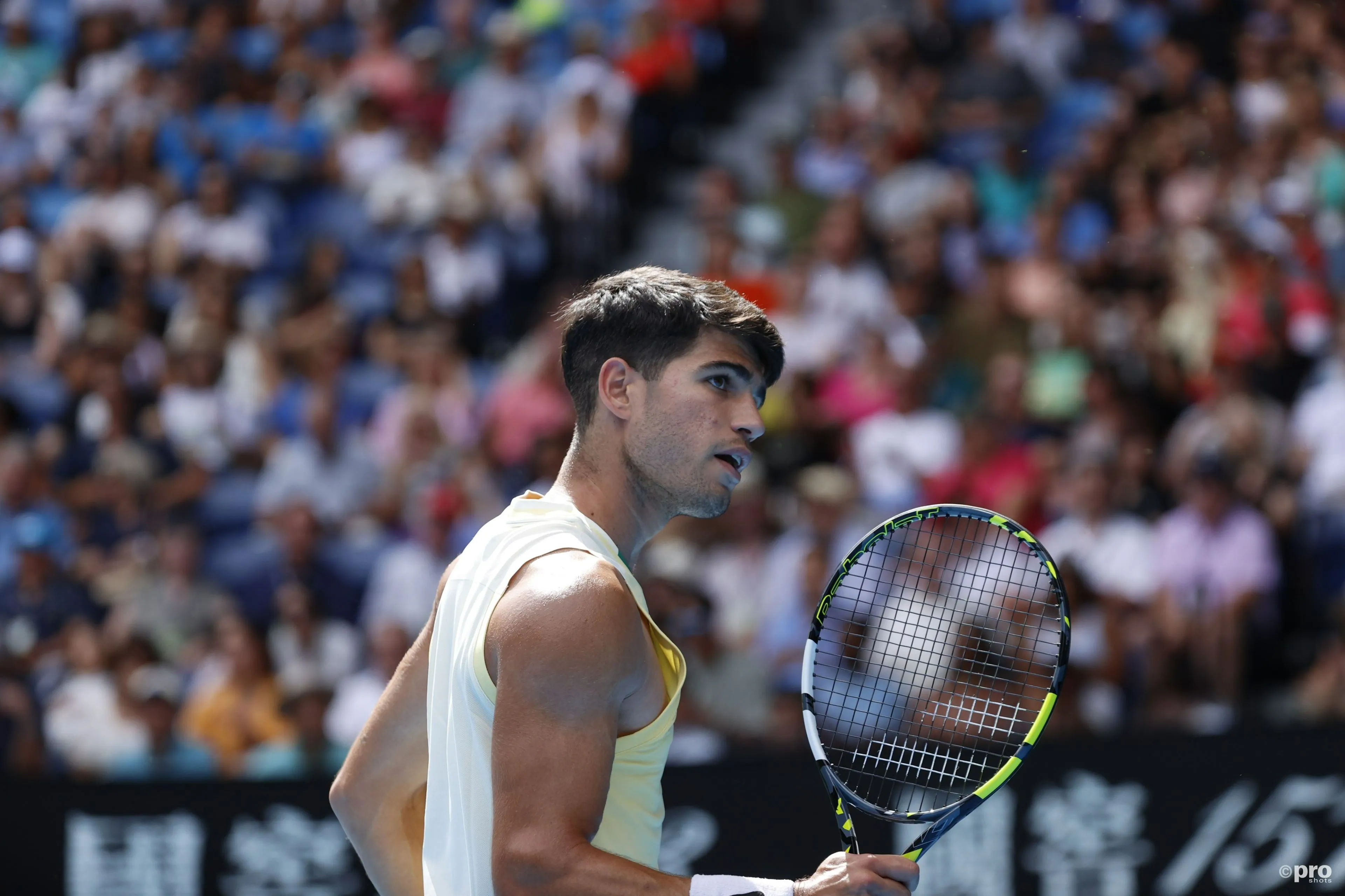 "Mein Mann muss mit jemandem von der WTA-Tour ausgehen !?": Carlos Alcaraz kann in ausweichendem Interview keine Namen von WTA-Stars nennen, was zu Gerüchten führt